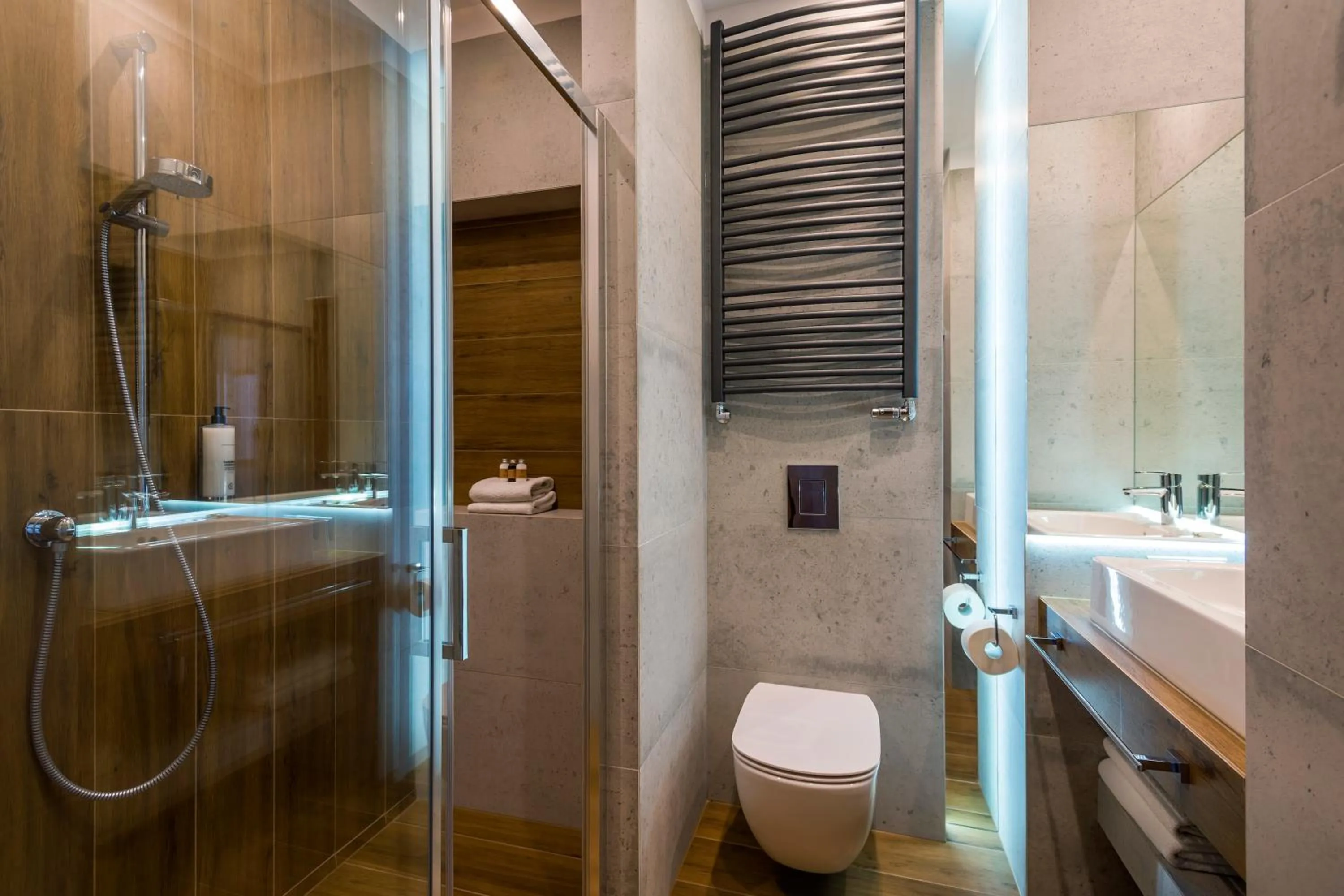 Shower in Tulip Hotels - Wroclaw Patio