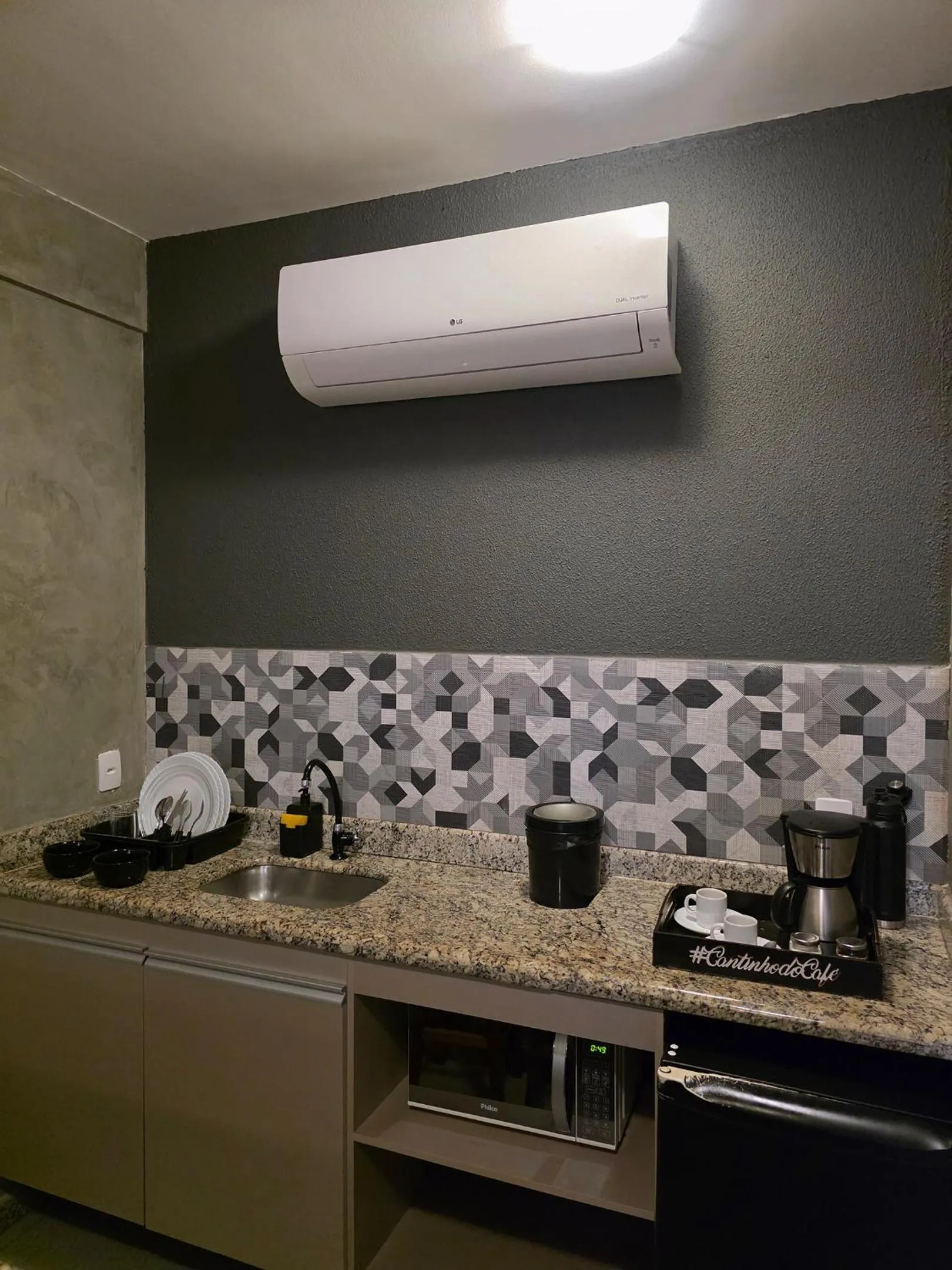 microwave in Caiçara Flats