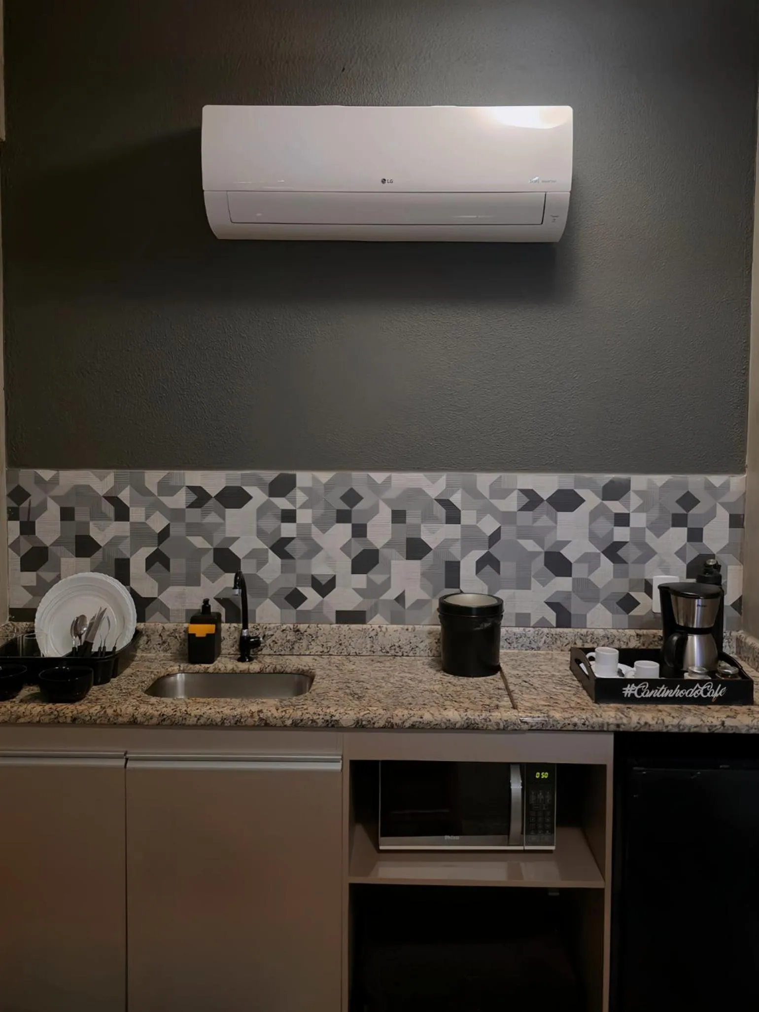 microwave in Caiçara Flats