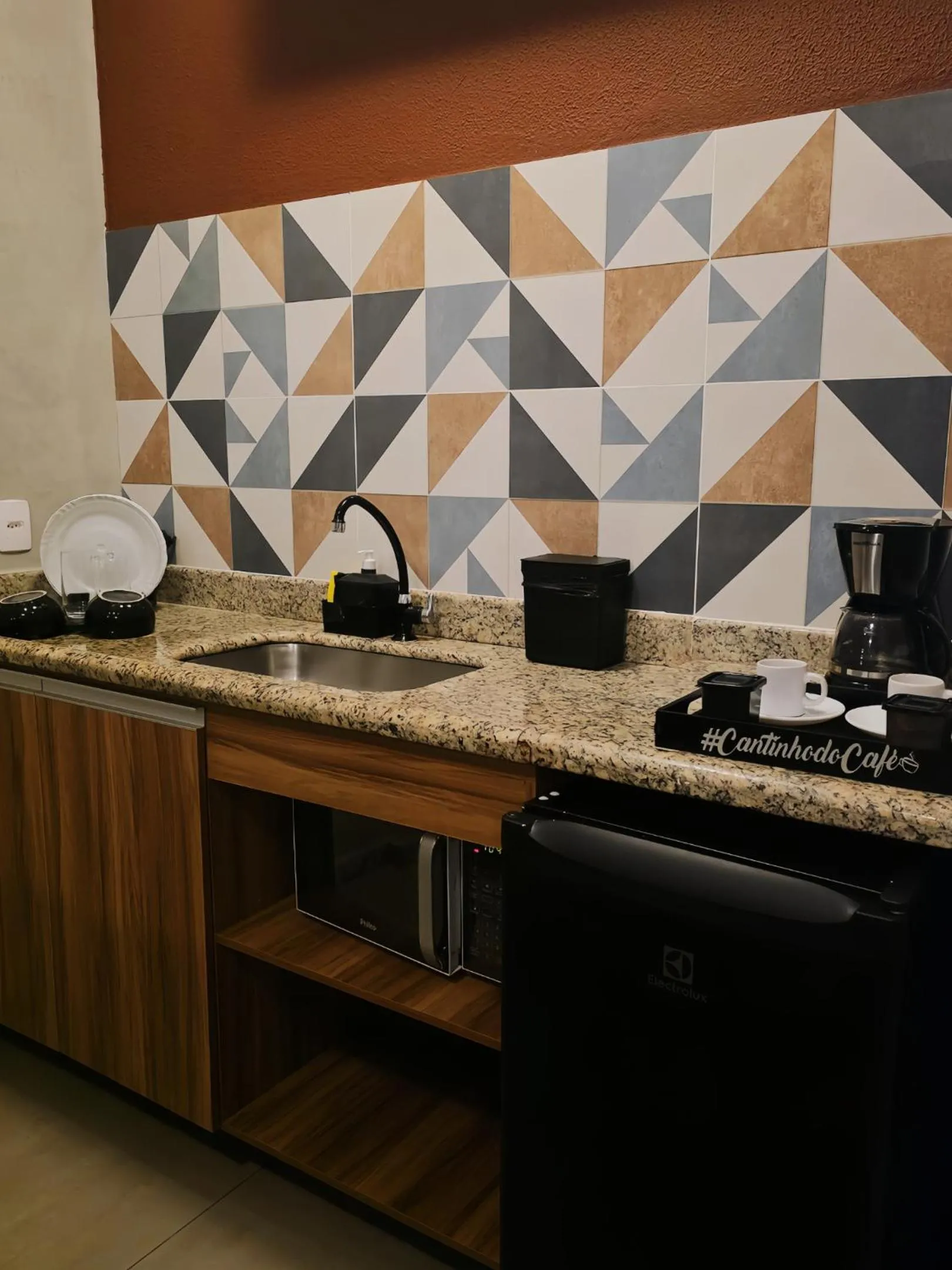 microwave in Caiçara Flats