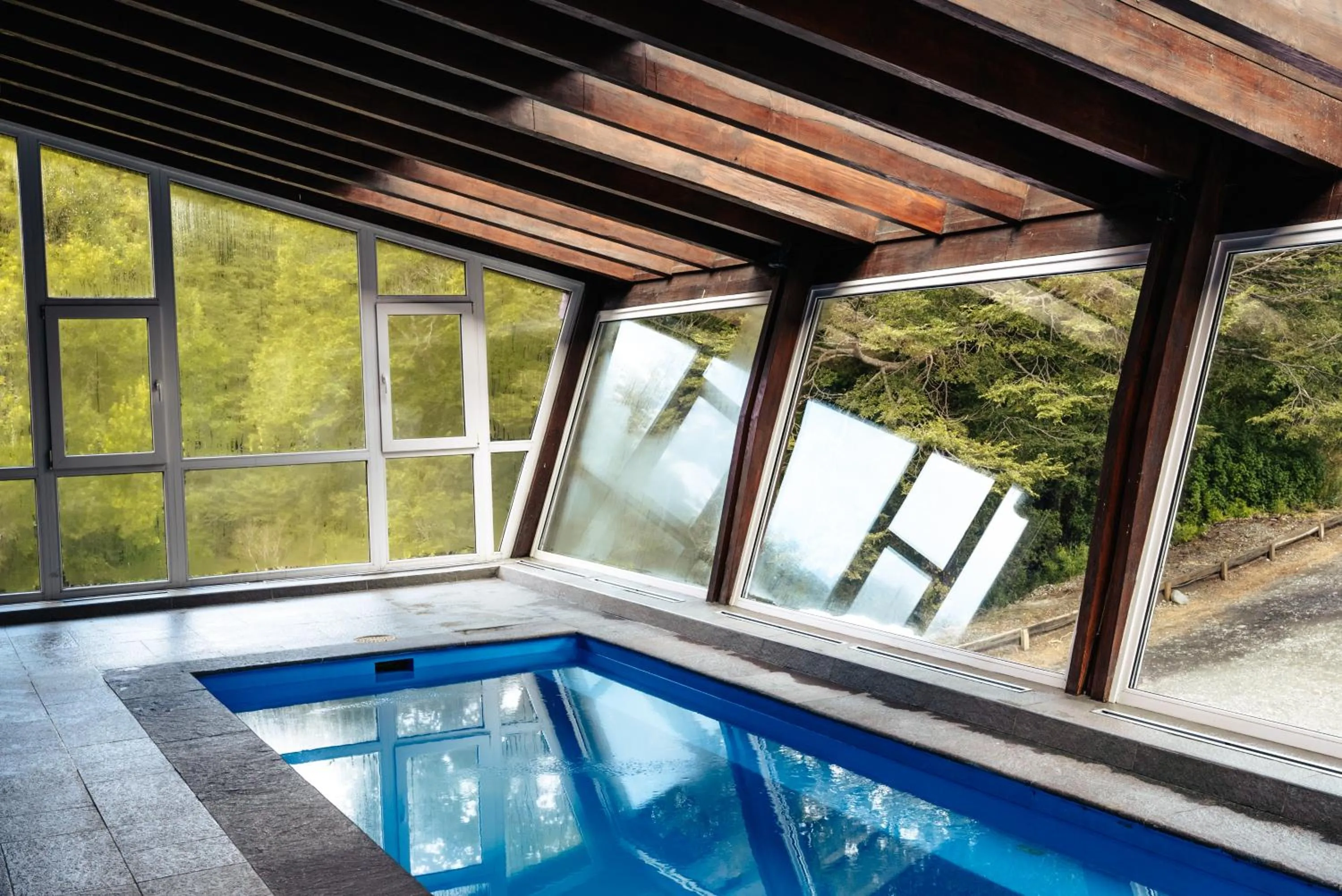 Swimming pool in Hotel Puerto Blest