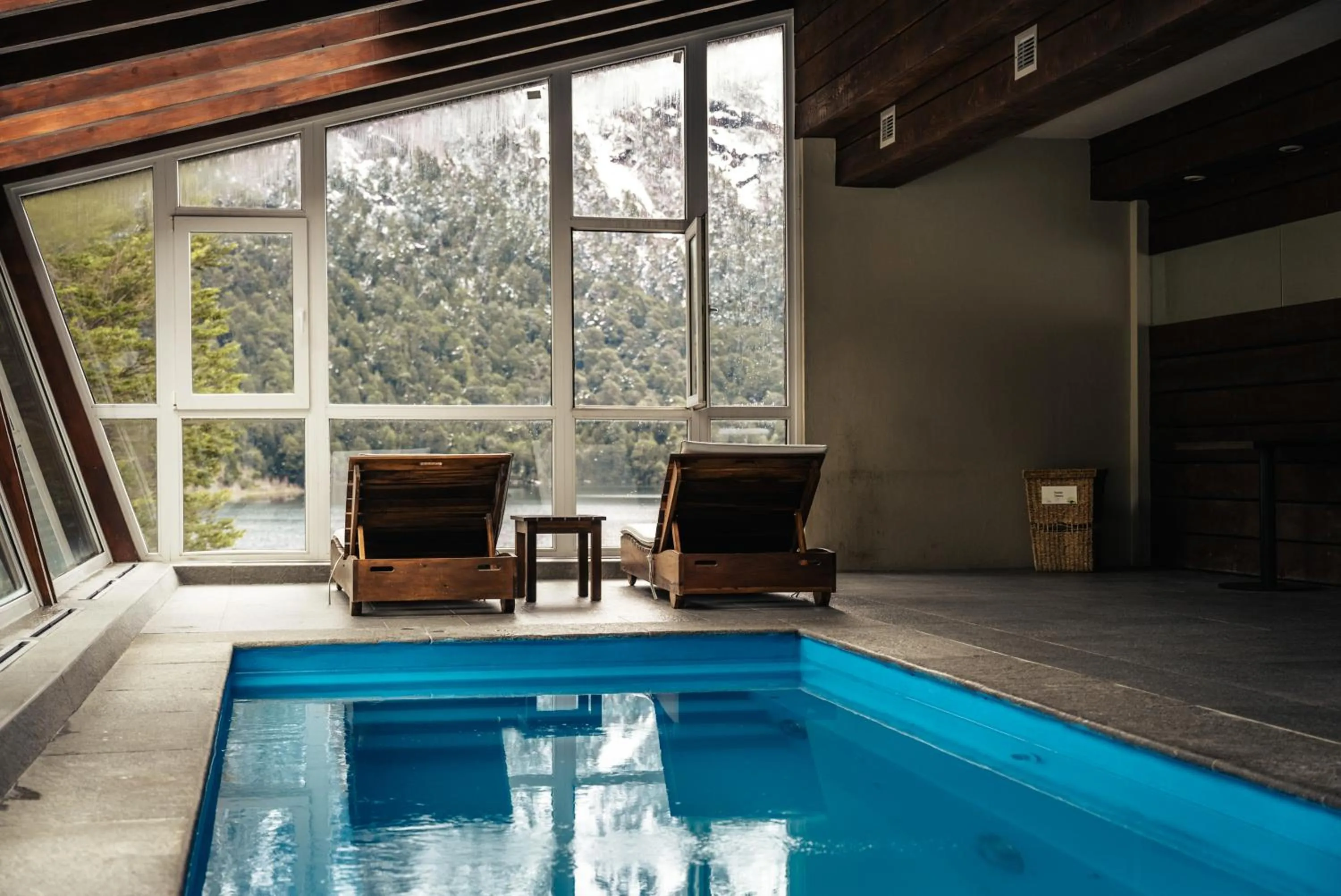 Swimming pool in Hotel Puerto Blest