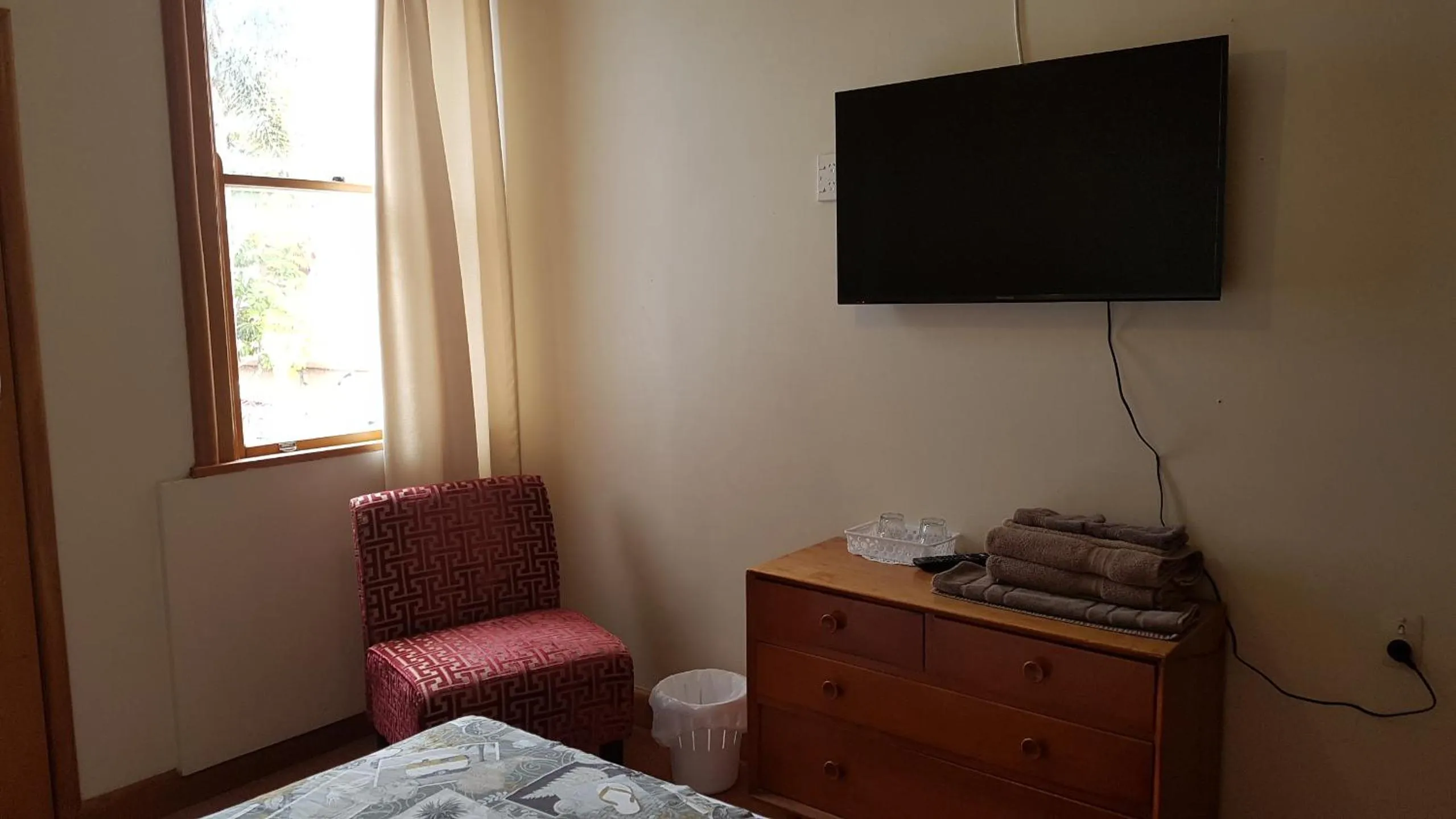 Bed in Whakatane Hotel