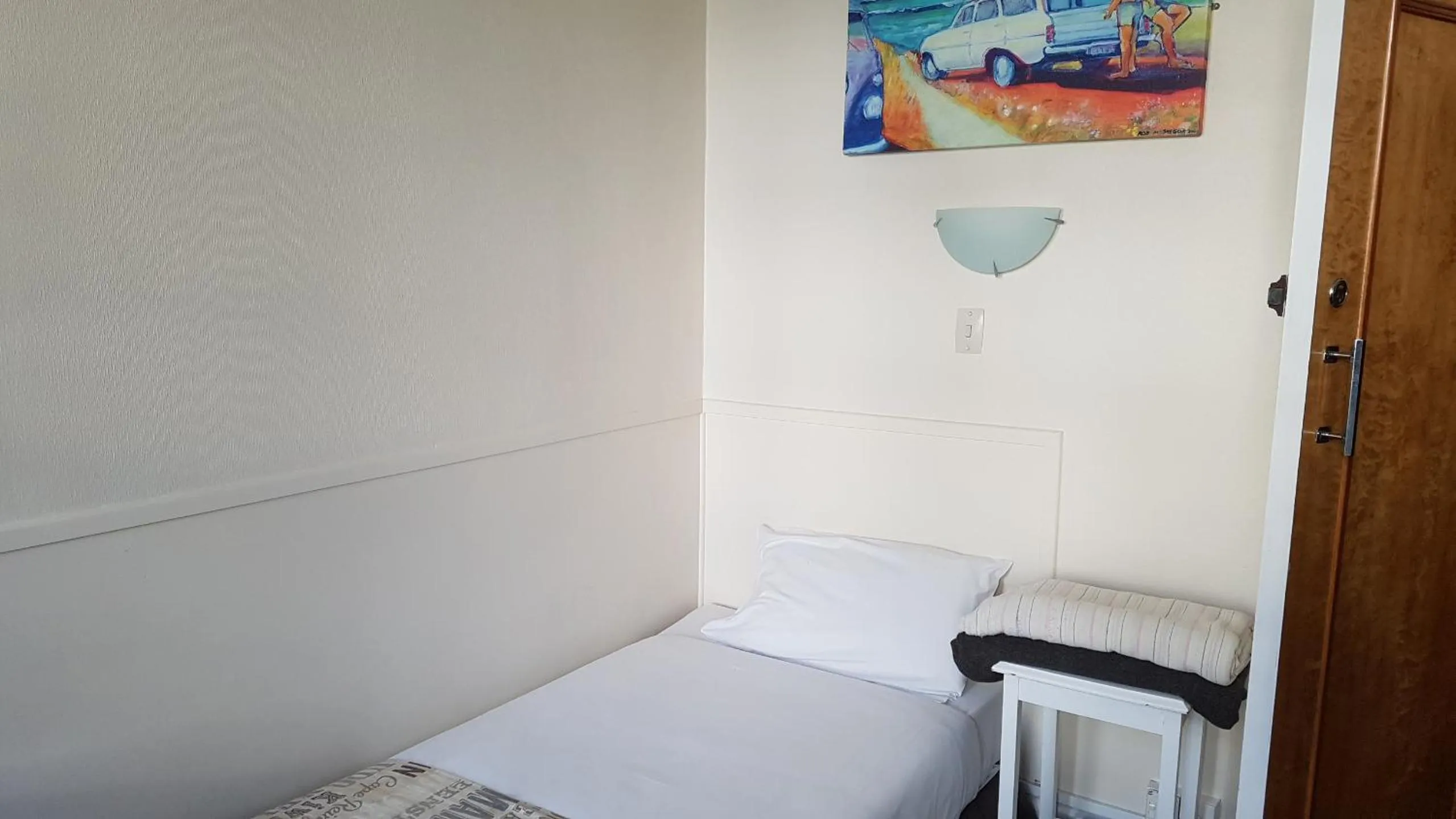 Bed in Whakatane Hotel