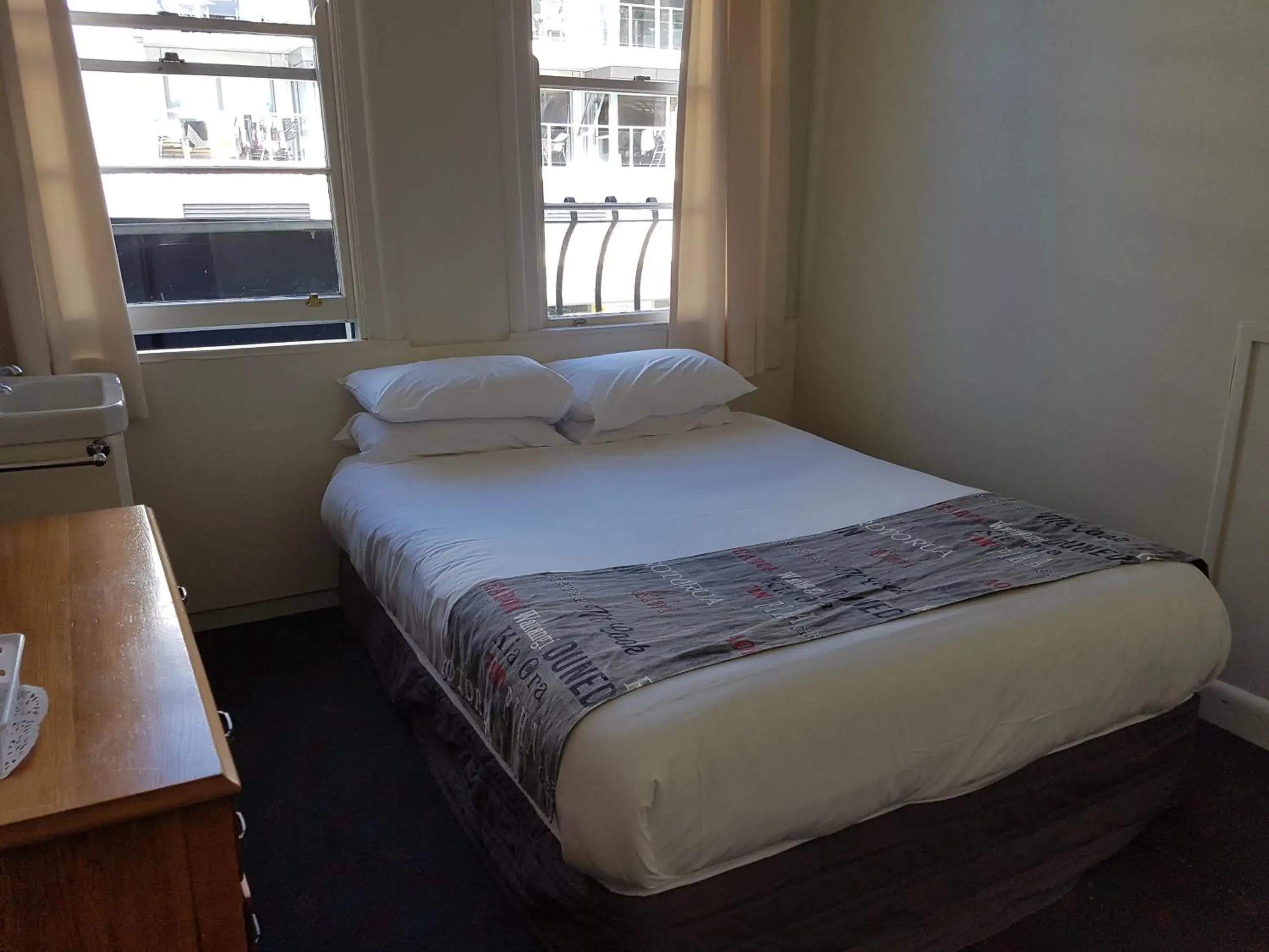 Standard Double Room with Shared Bathroom in Whakatane Hotel Standard Double Room with Shared Bathroom in Whakatane Hotel