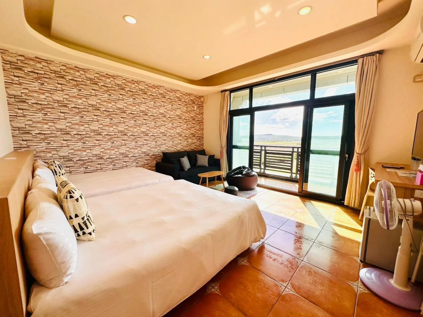 Bed in Sun Shine B&B