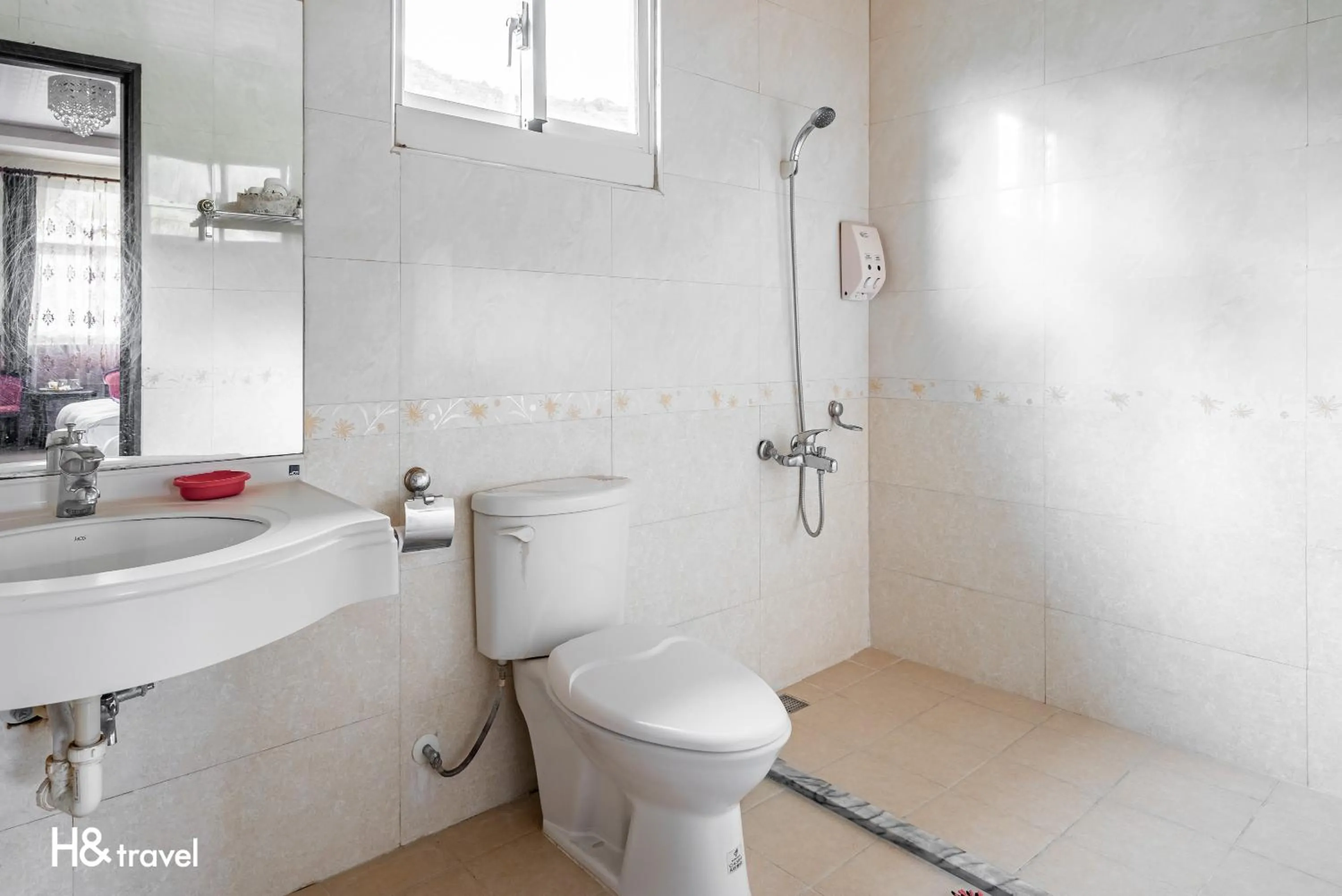 Bathroom in Shan Tyi Homestay