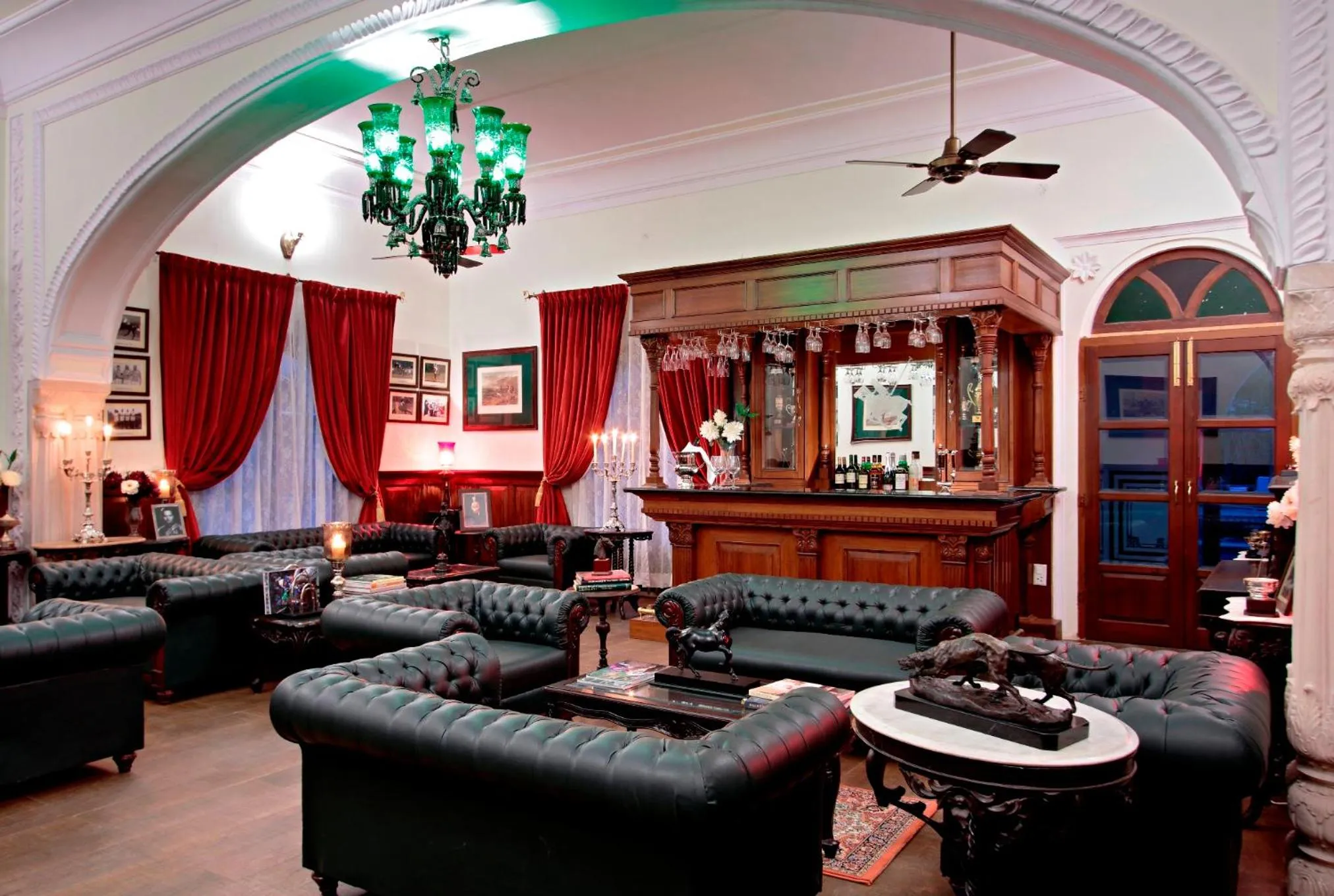 Restaurant/places to eat in Khas Bagh