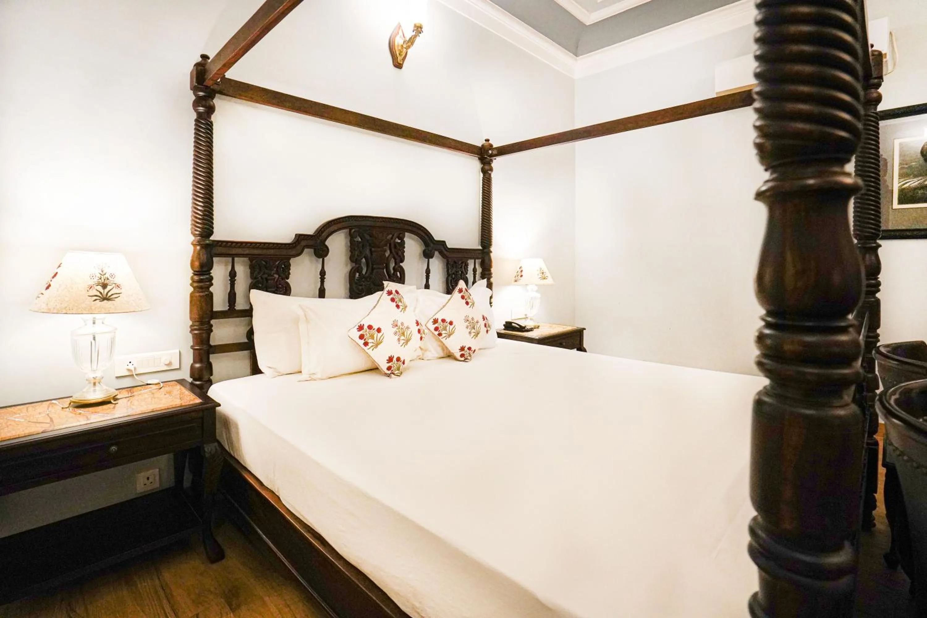 Bedroom, Bed in Khas Bagh