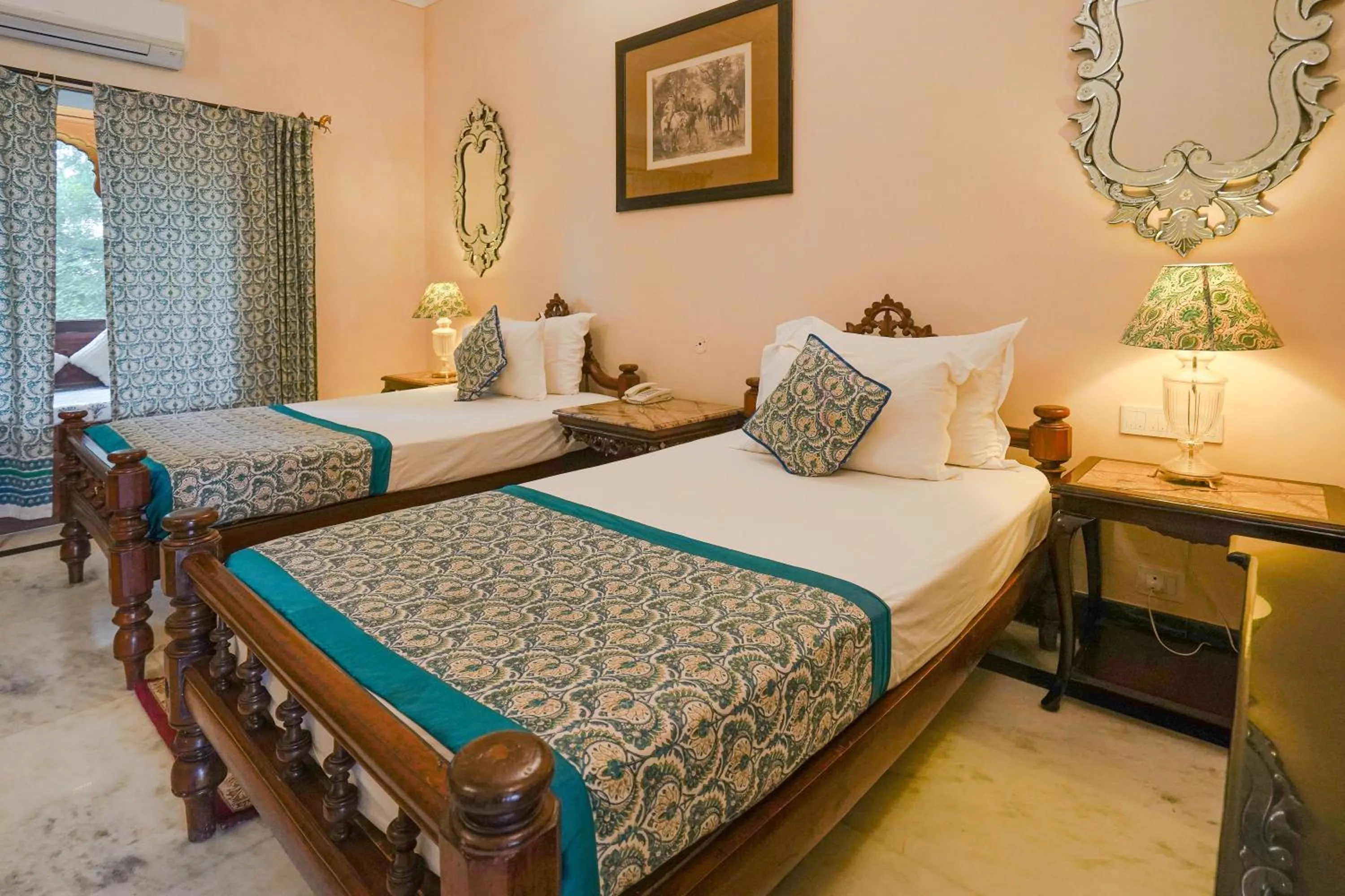 Bedroom, Bed in Khas Bagh