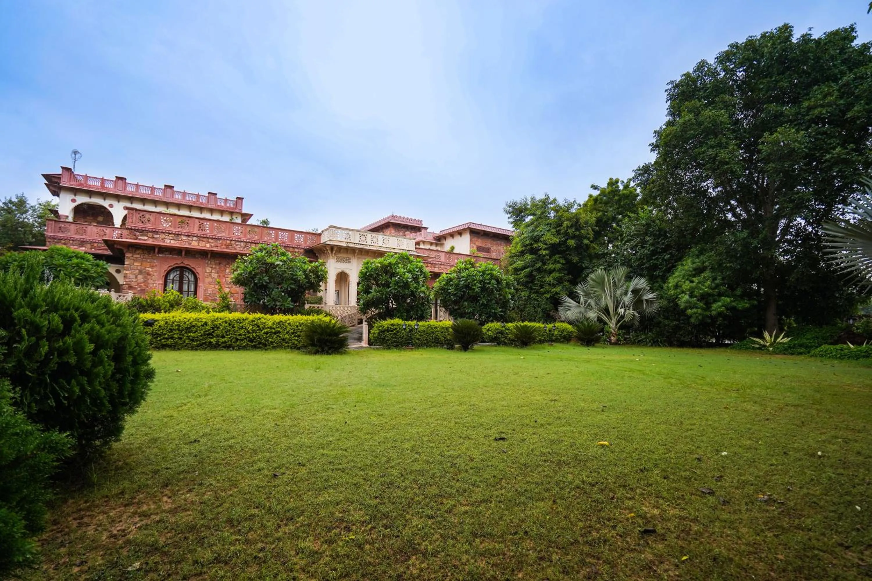 Property building in Khas Bagh