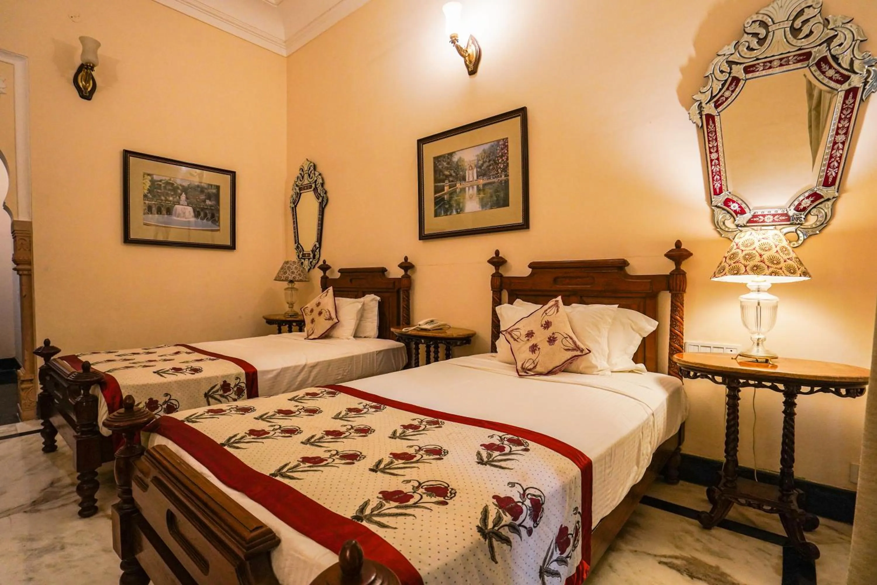 Bedroom, Bed in Khas Bagh