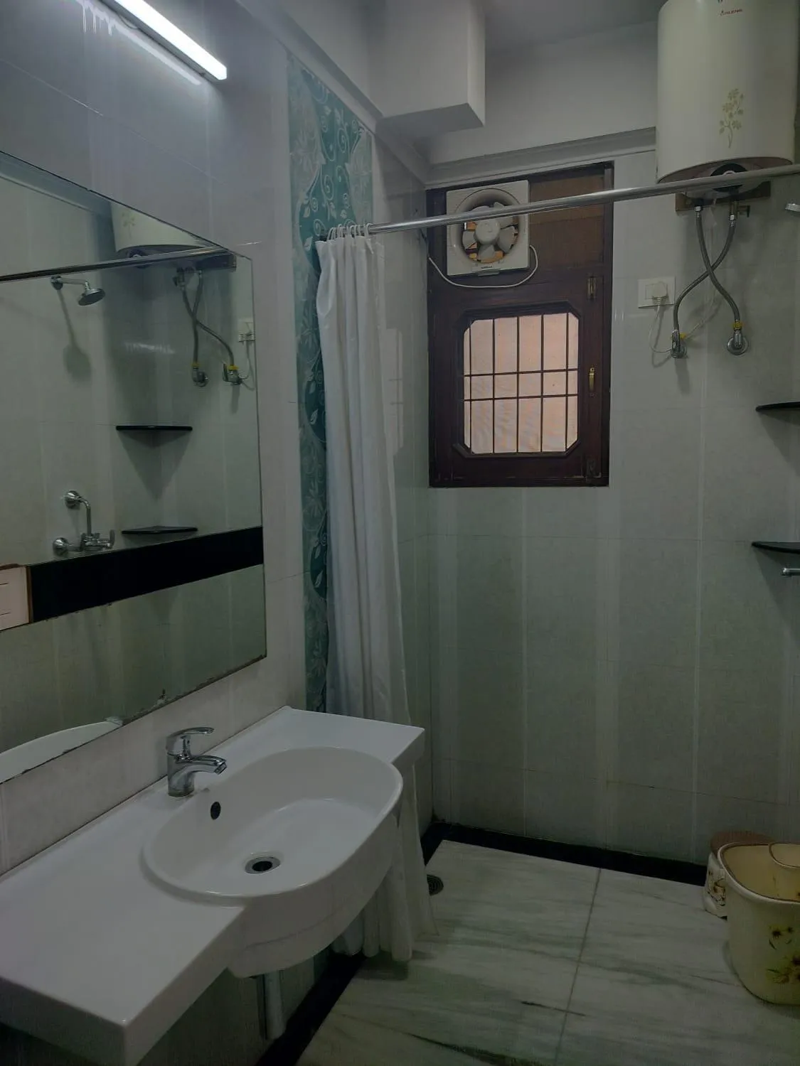 Bathroom in Hotel Sukhvilas