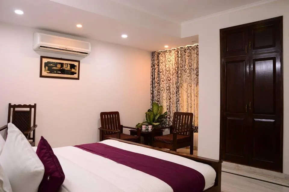 Bed in Hotel Sukhvilas