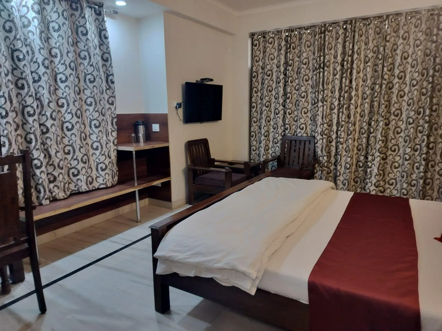 Bedroom, Bed in Hotel Sukhvilas