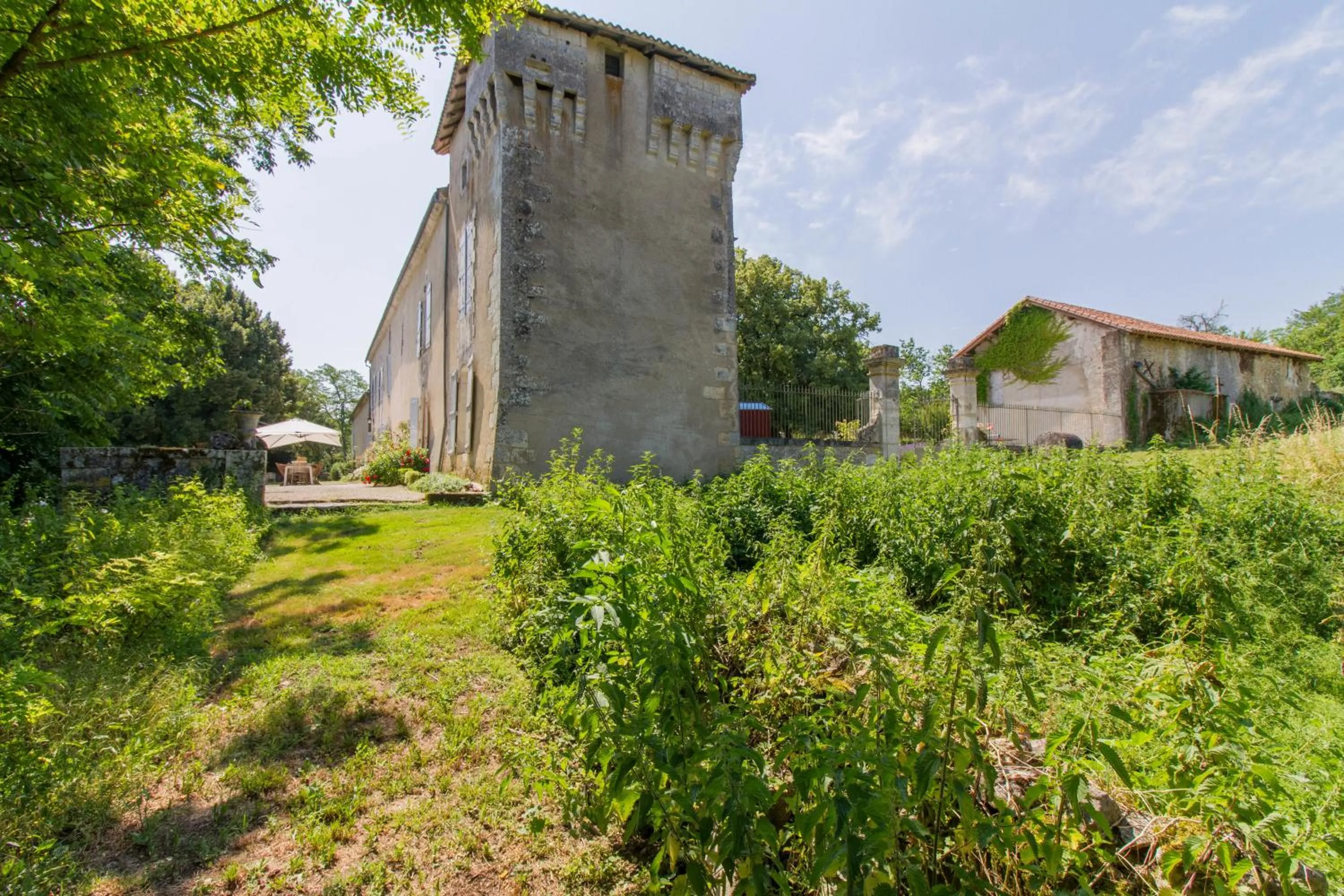 Property building in Château de La Combe