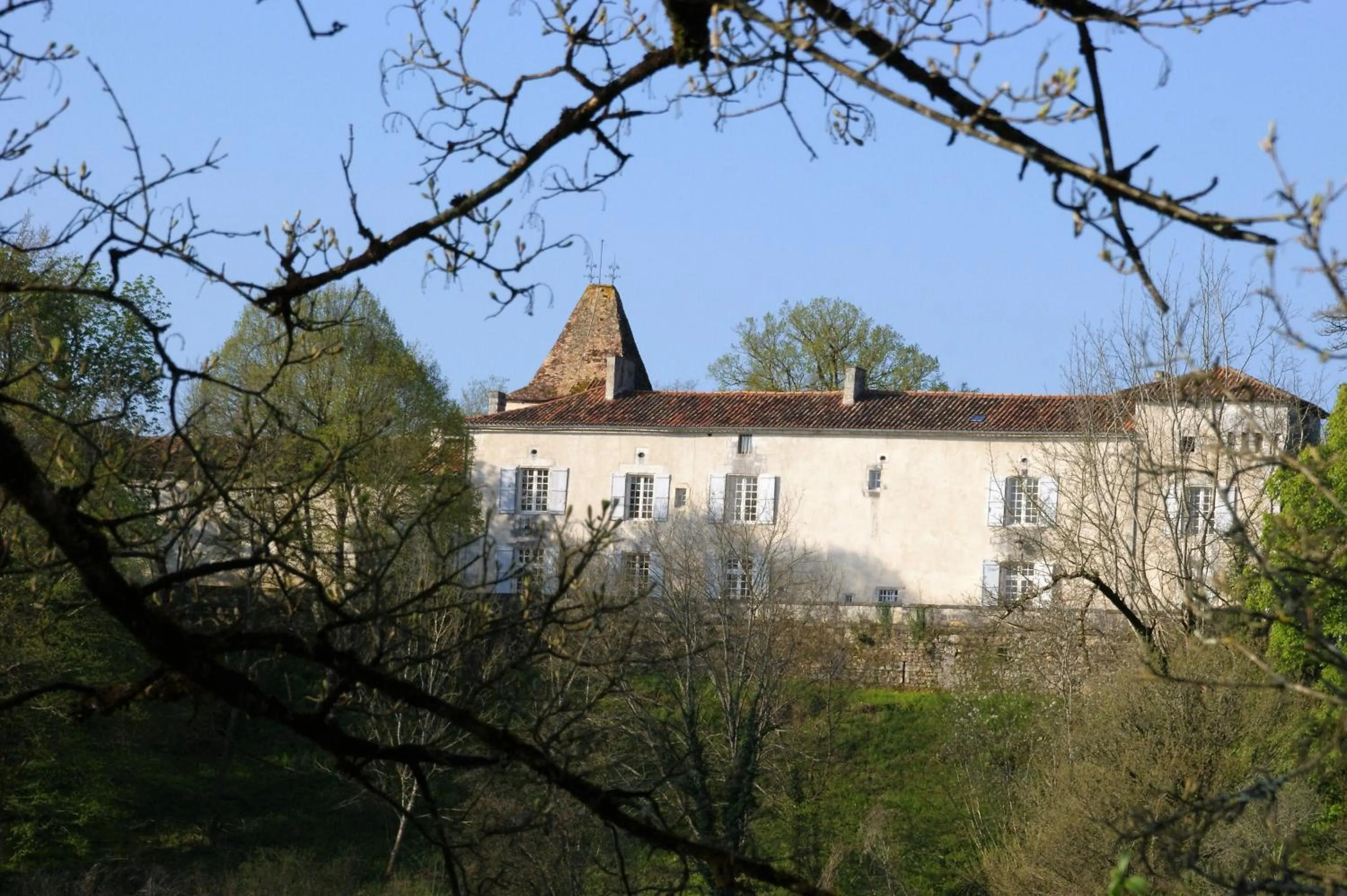 Facade/entrance in Château de La Combe