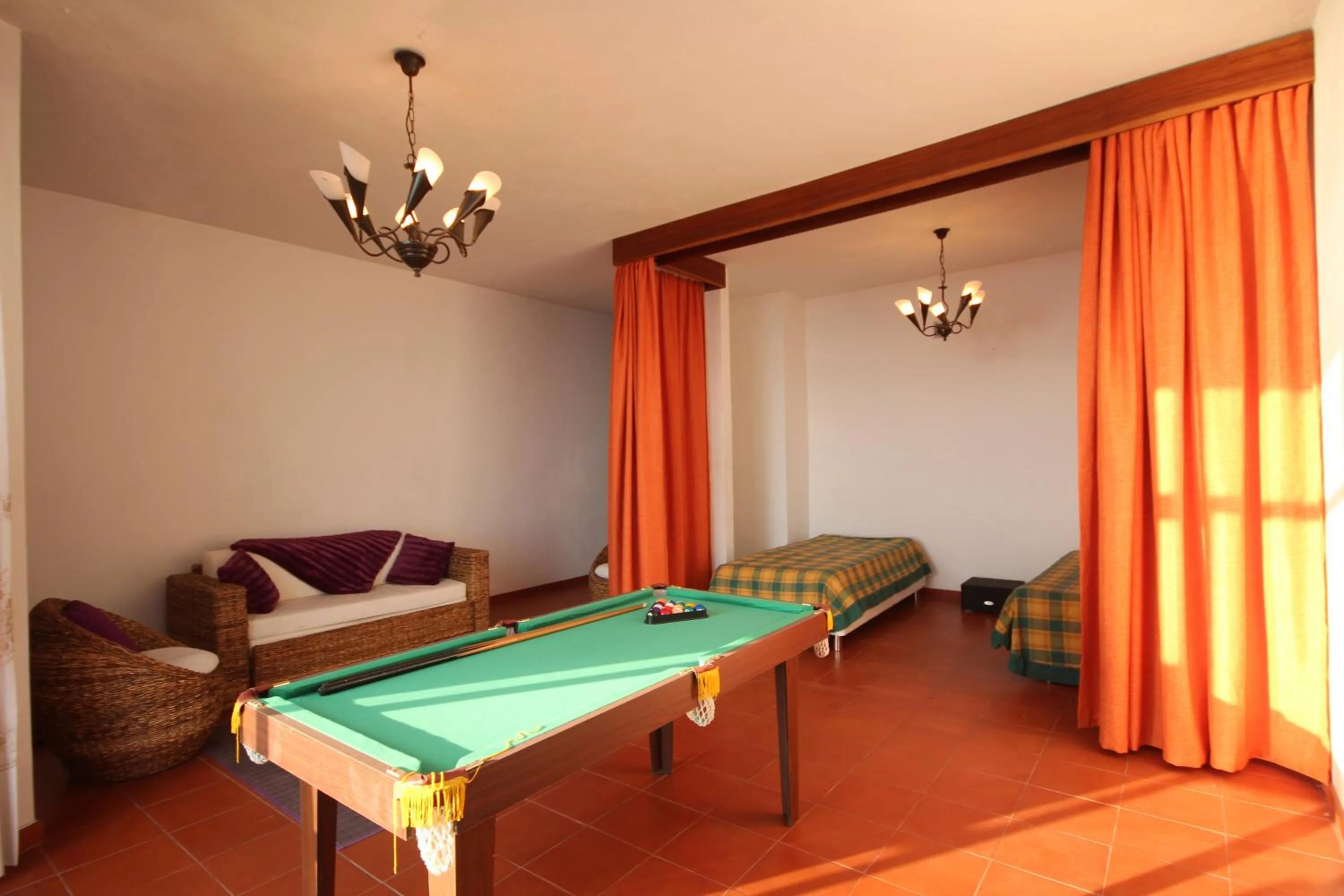 Billiard in Vivenda da Esquina - by LovelyStay