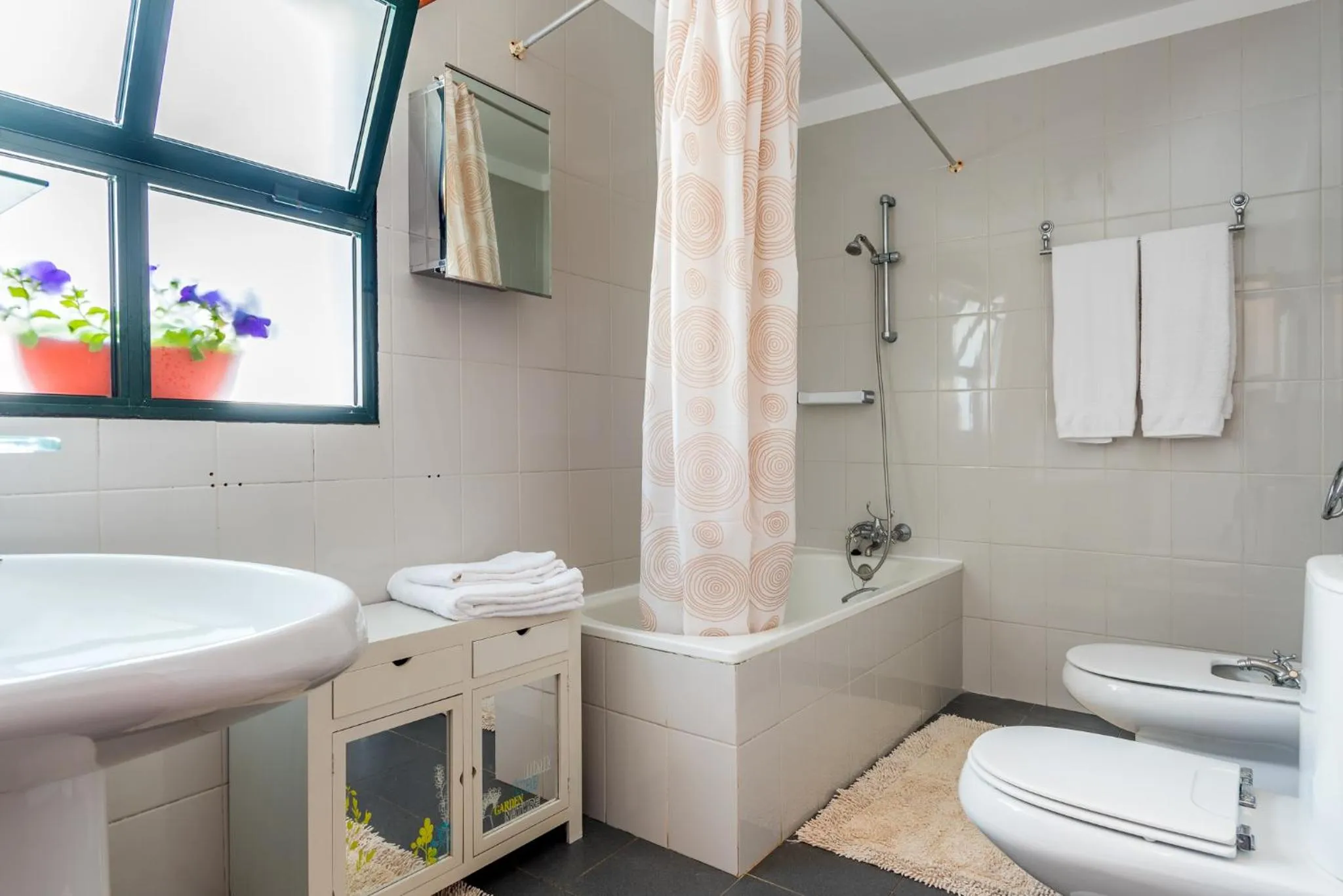 Bathroom in Vivenda da Esquina - by LovelyStay