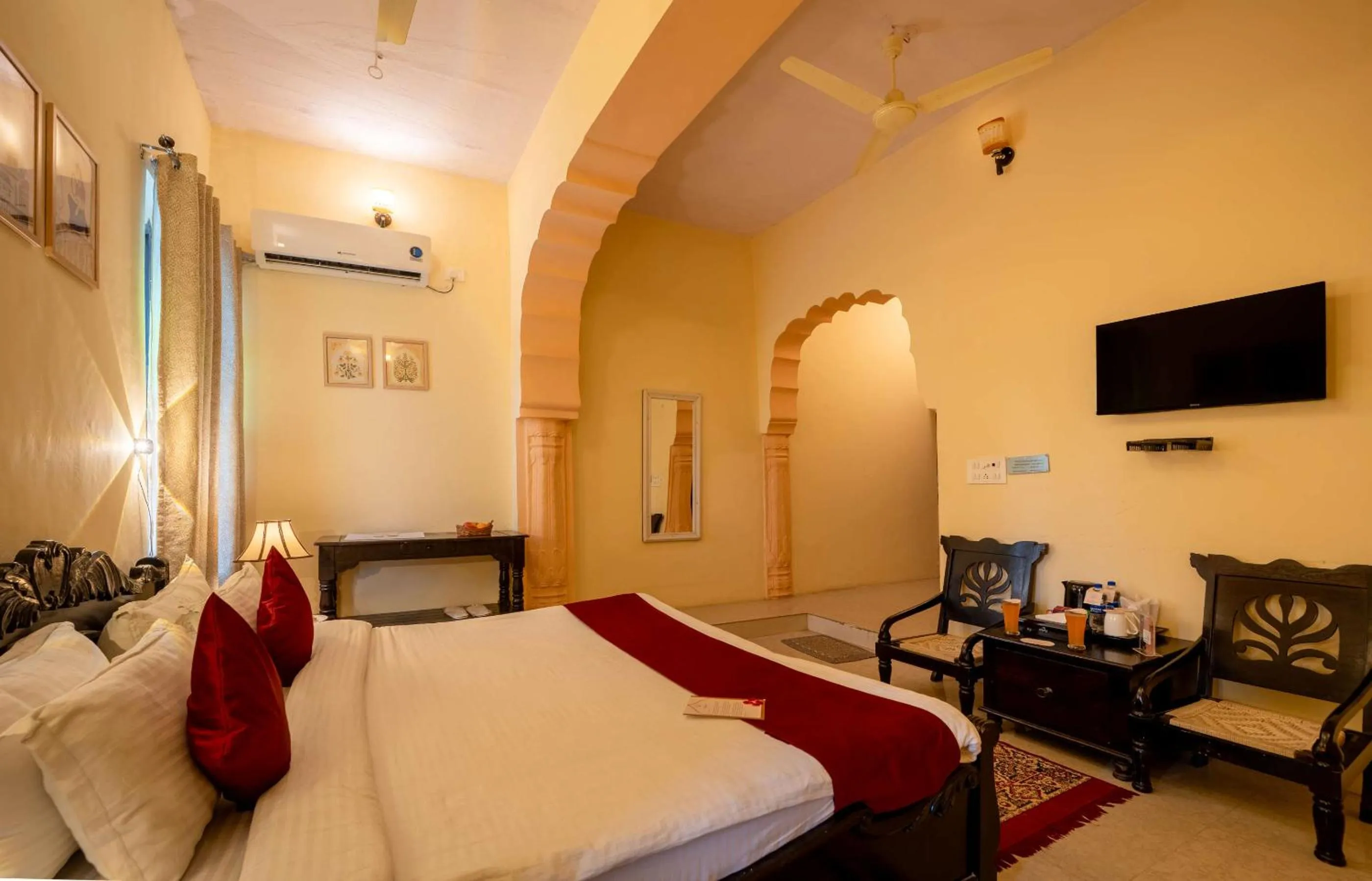 Bedroom, Bed in Hotel Shahi Palace Mandawa