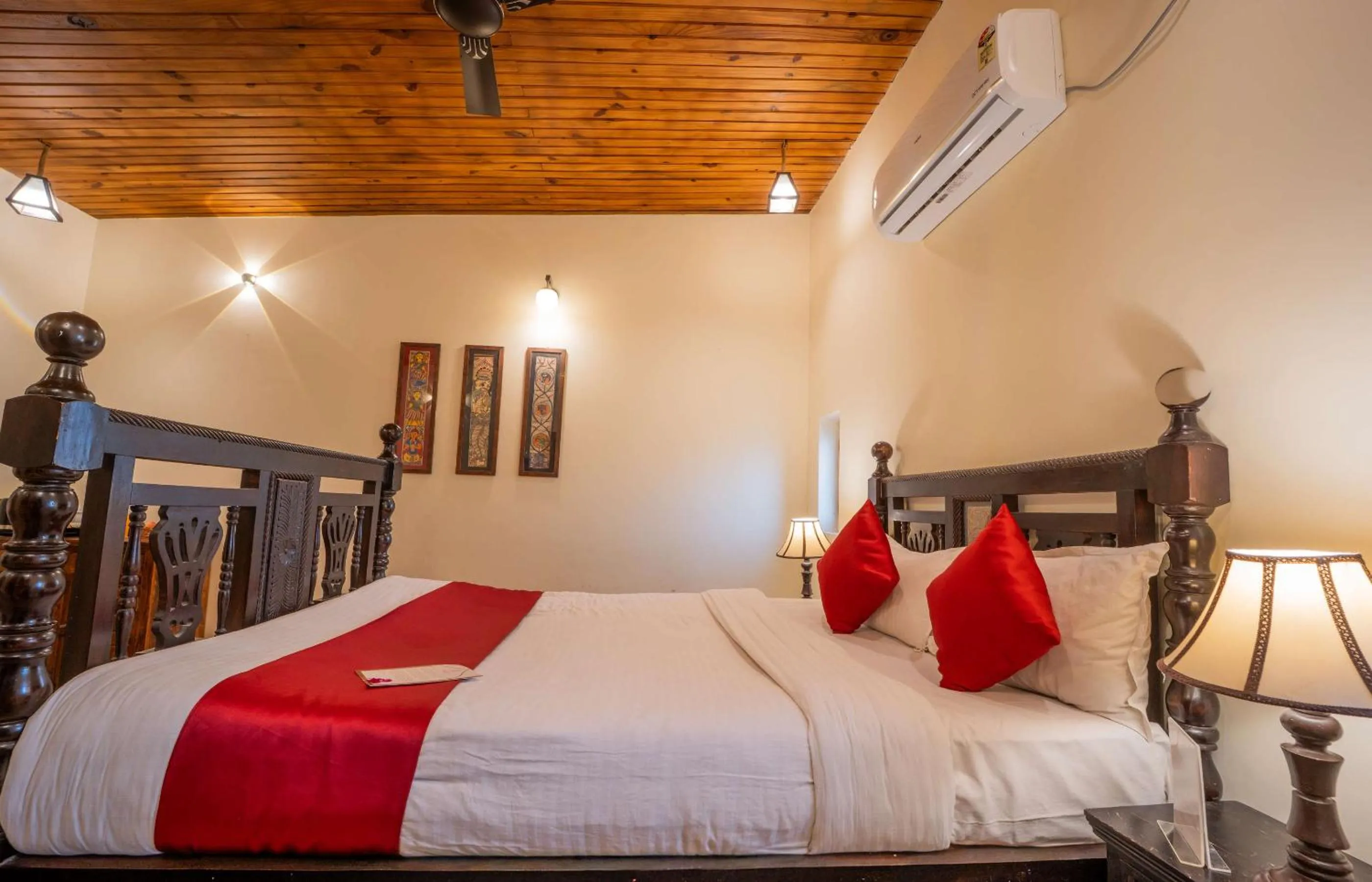 Bedroom, Bed in Hotel Shahi Palace Mandawa