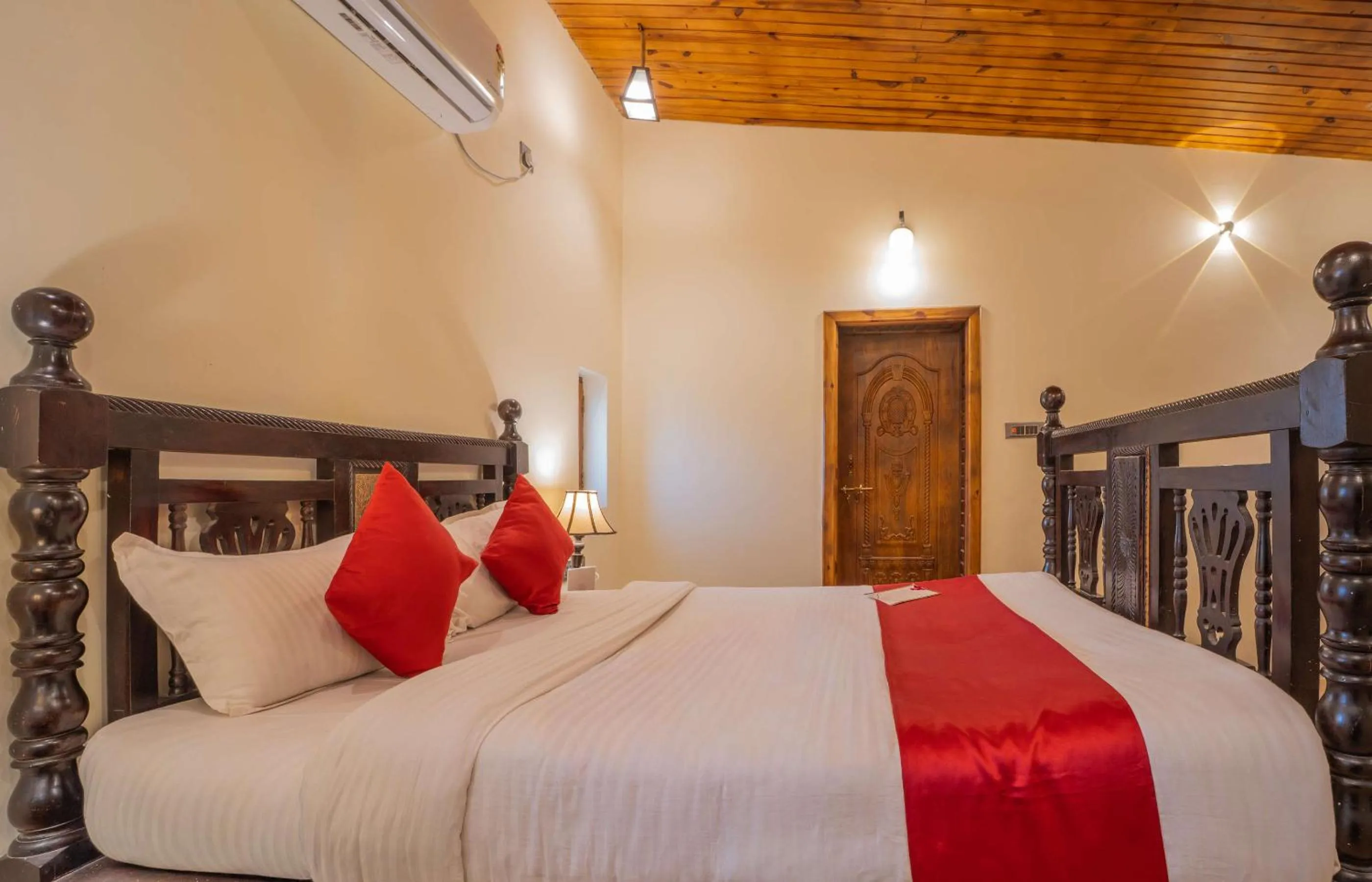 Bed in Hotel Shahi Palace Mandawa