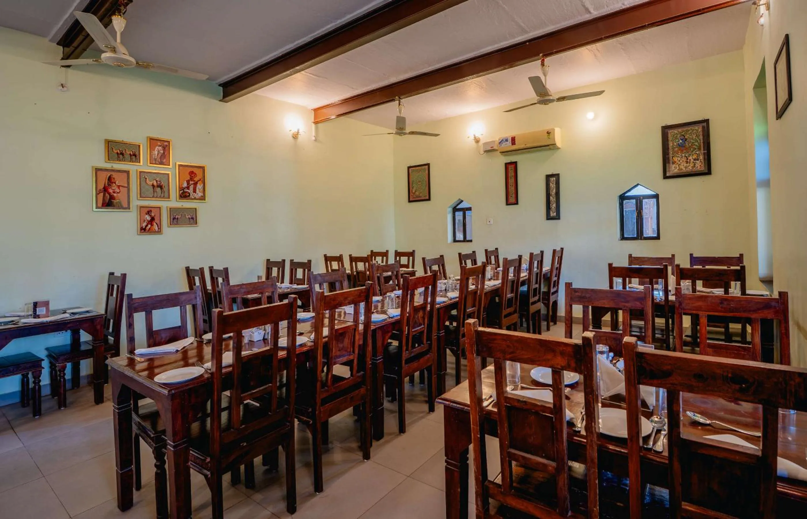 Restaurant/places to eat in Hotel Shahi Palace Mandawa