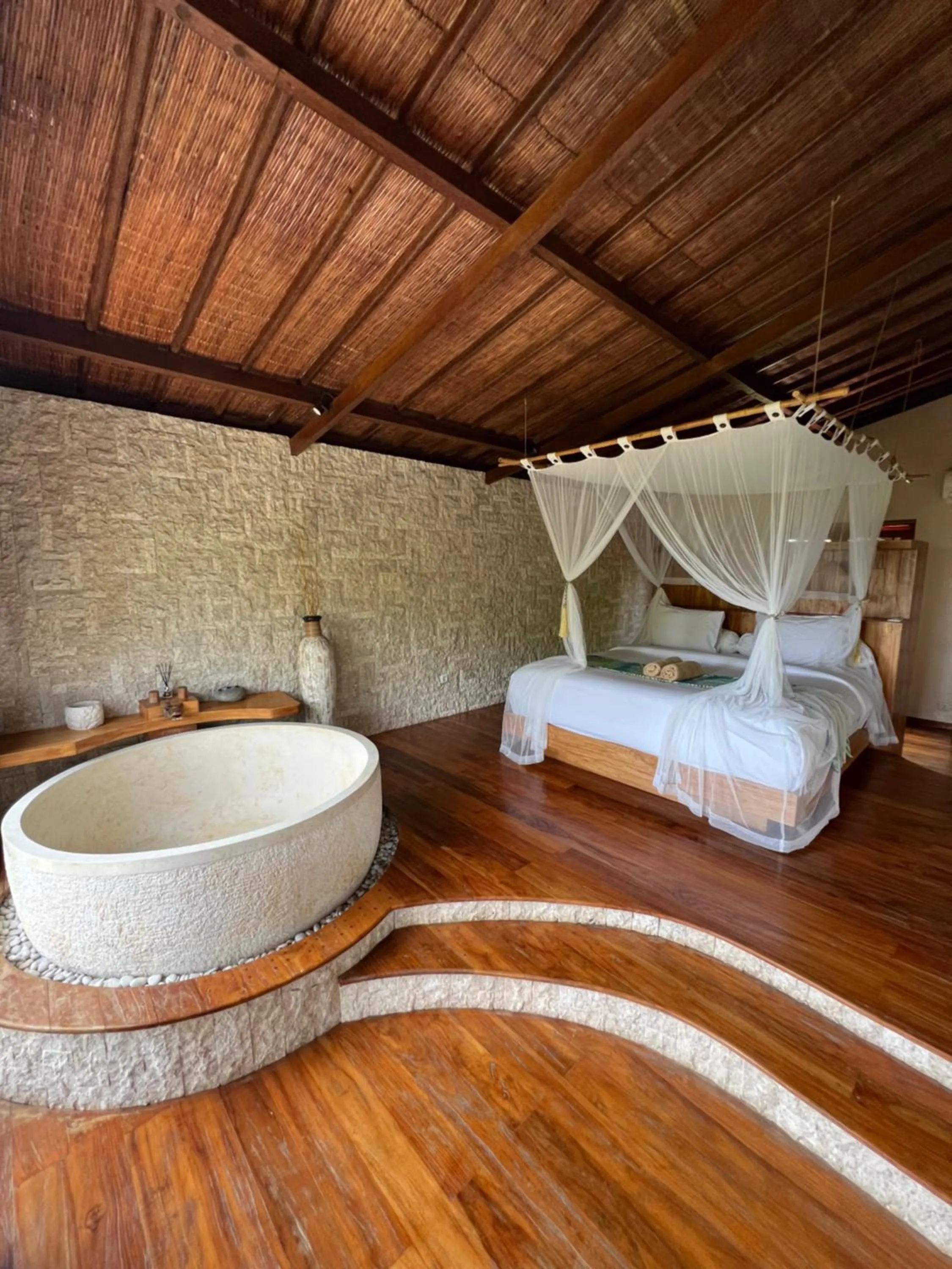 Bedroom, Bed in Breezy Point Villas