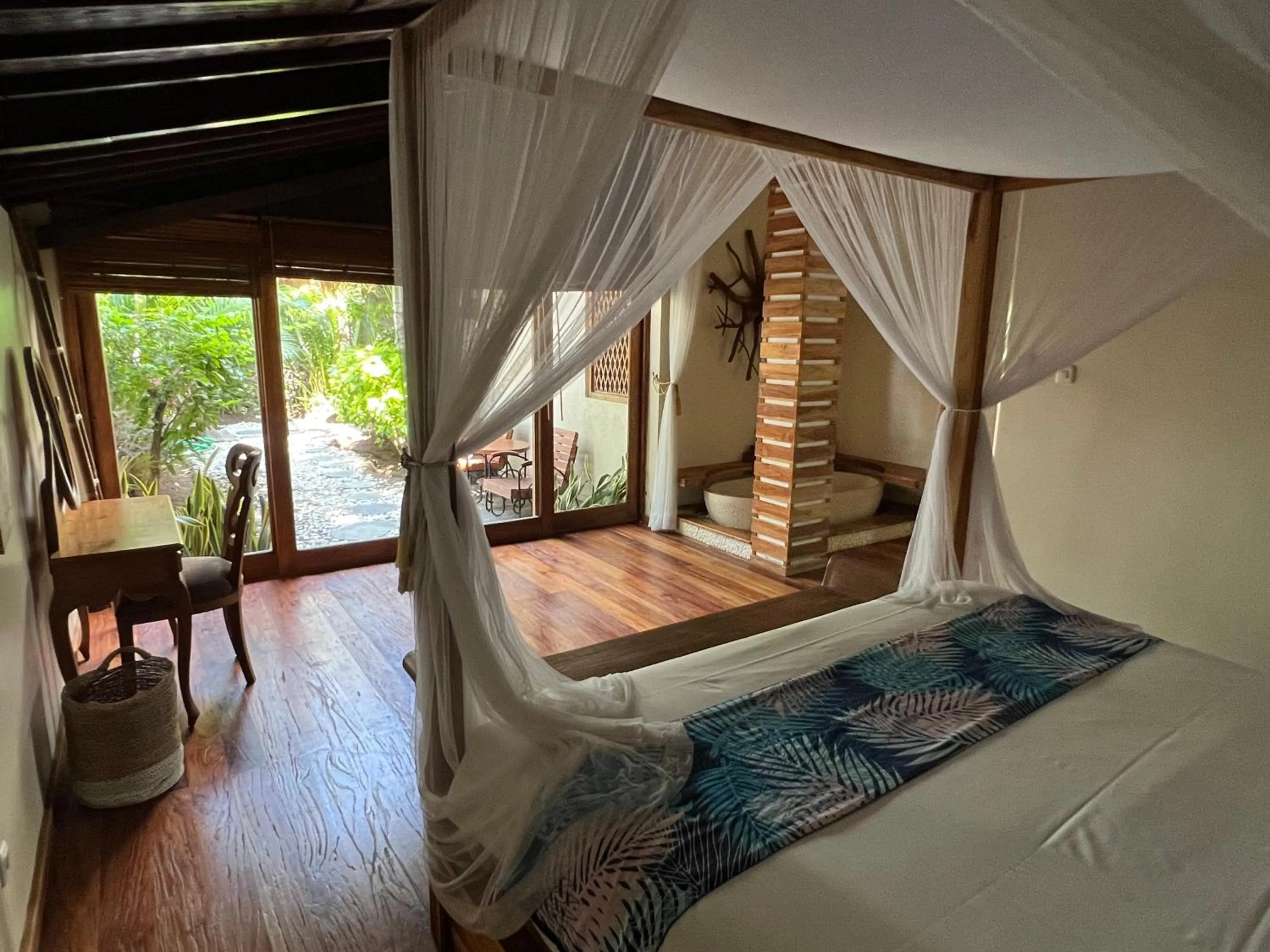 Bedroom, Bed in Breezy Point Villas