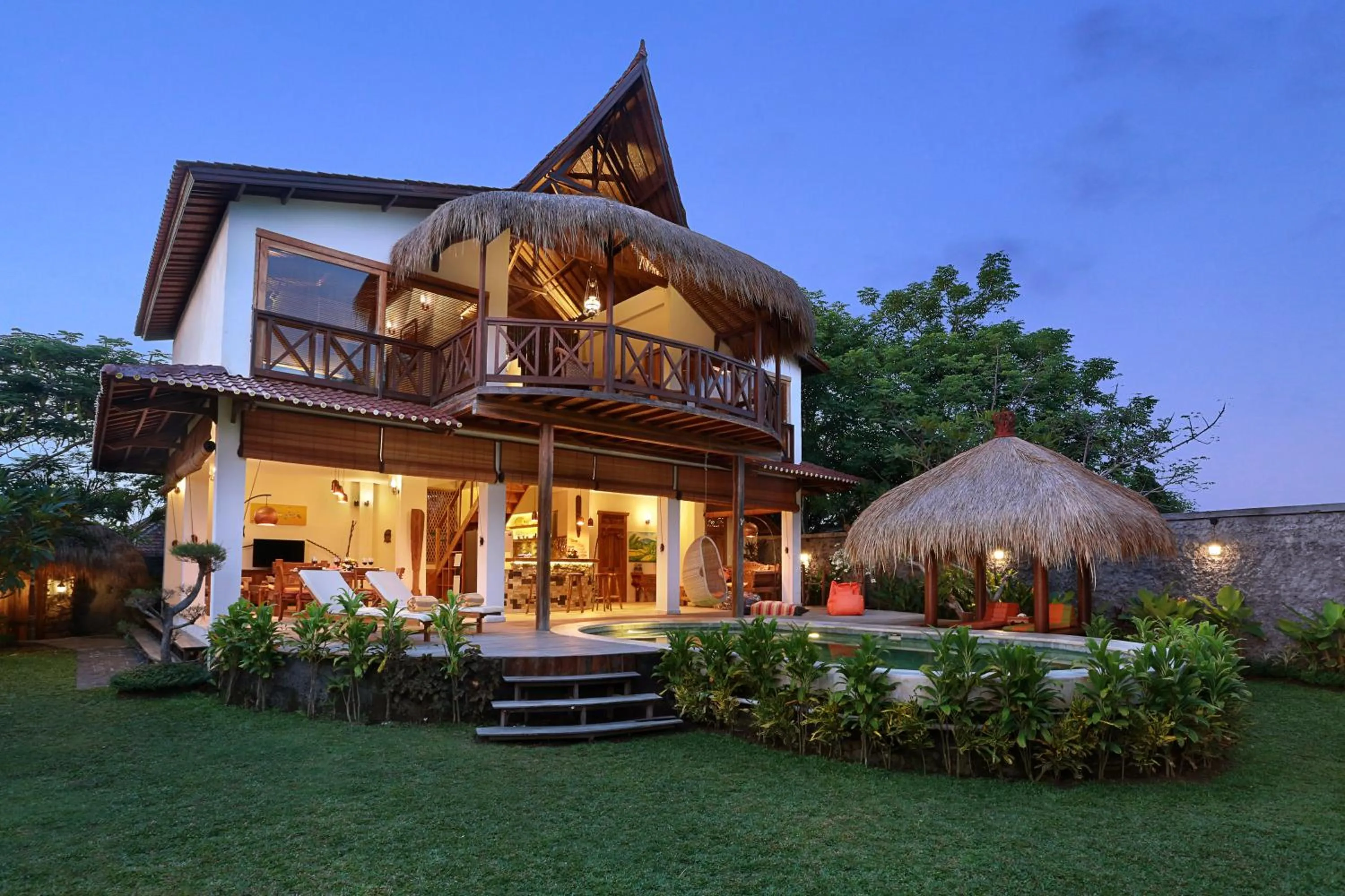 Property building in Breezy Point Villas