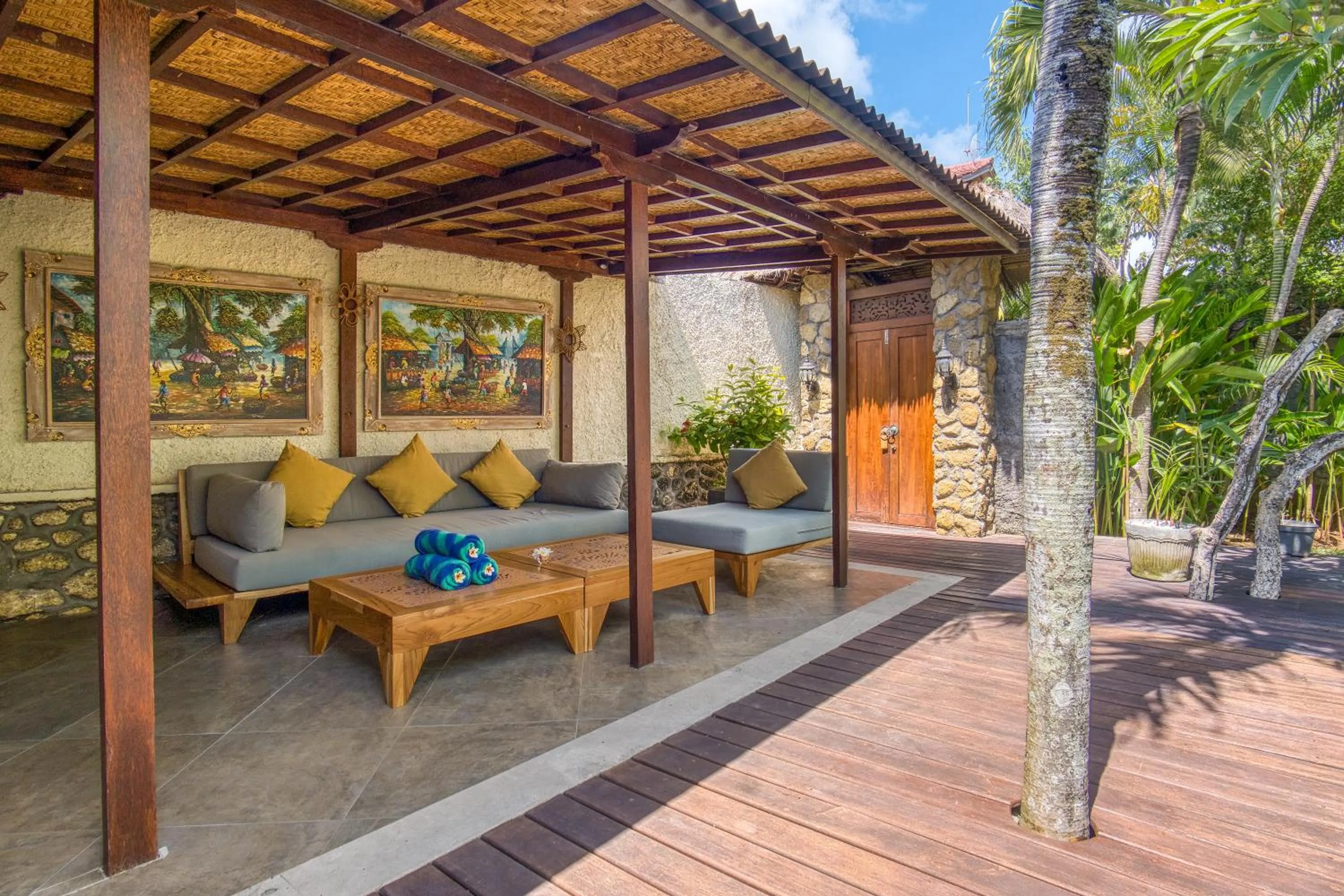 Seating area in Breezy Point Villas