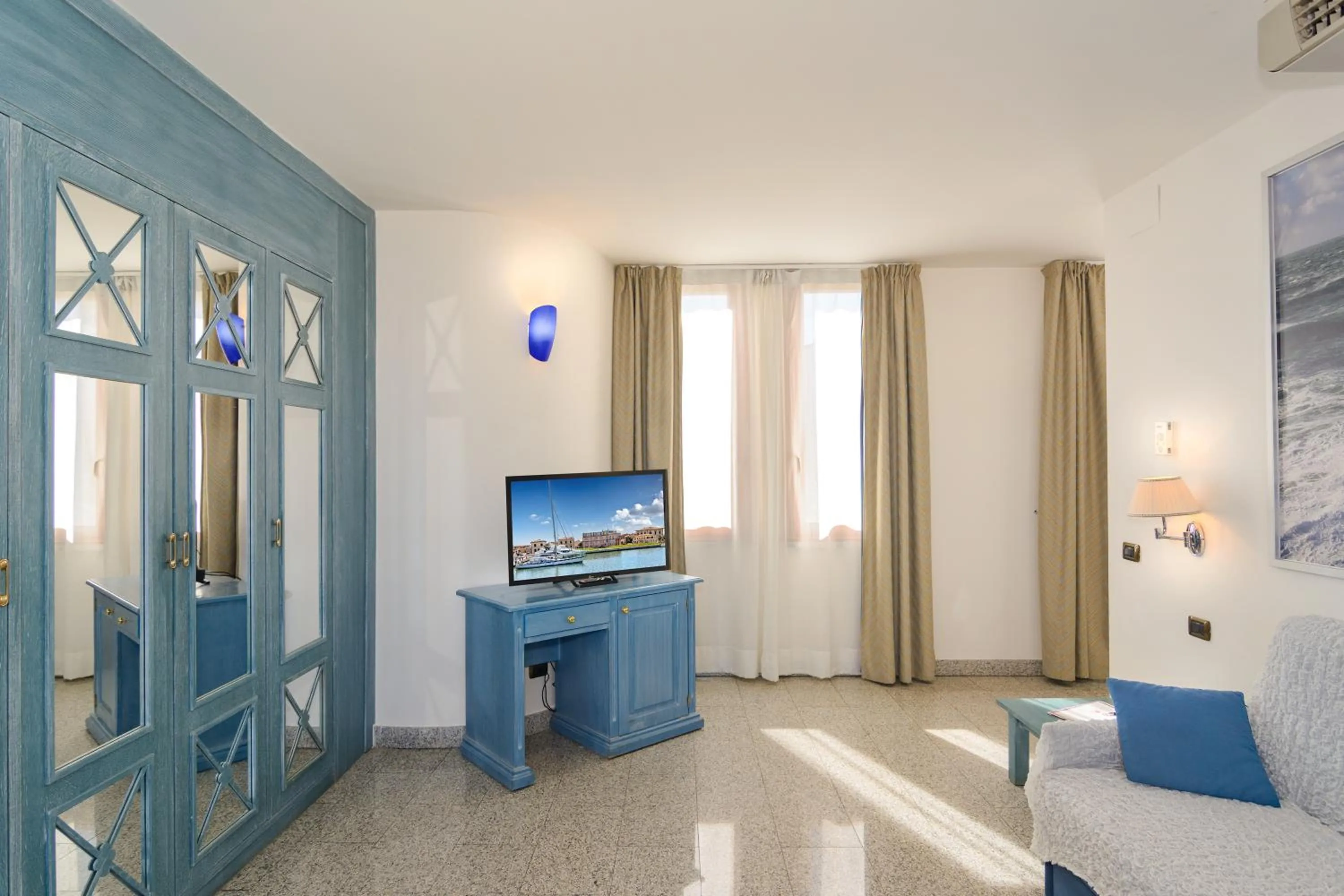 TV and multimedia in Residence Hotel L'incanto Di Boccadarno