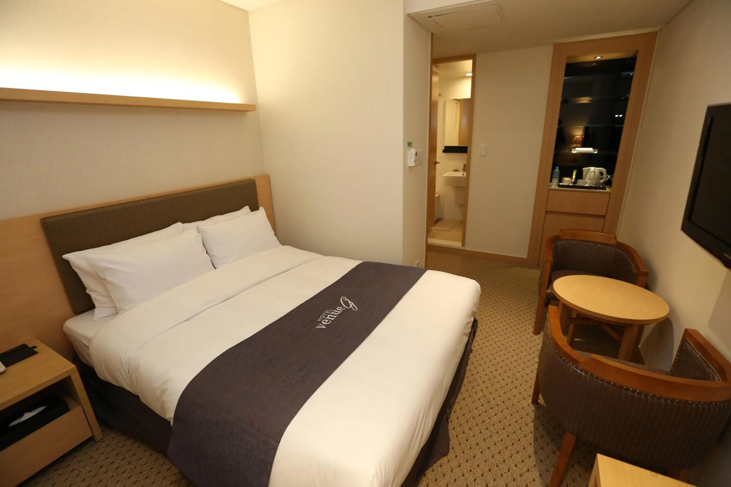 Photo of the whole room, Bed in Hotel Venue-G Seoul