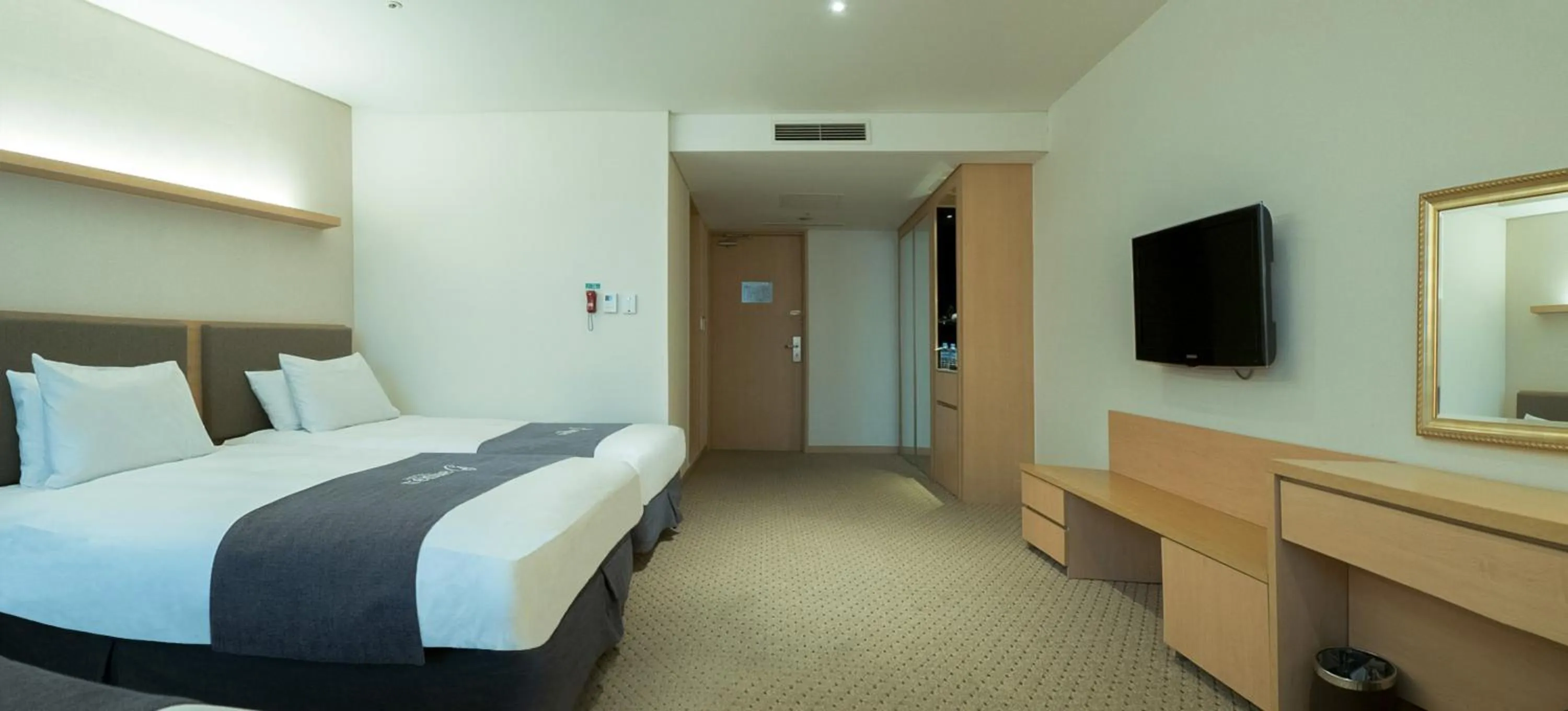 Photo of the whole room, Bed in Hotel Venue-G Seoul