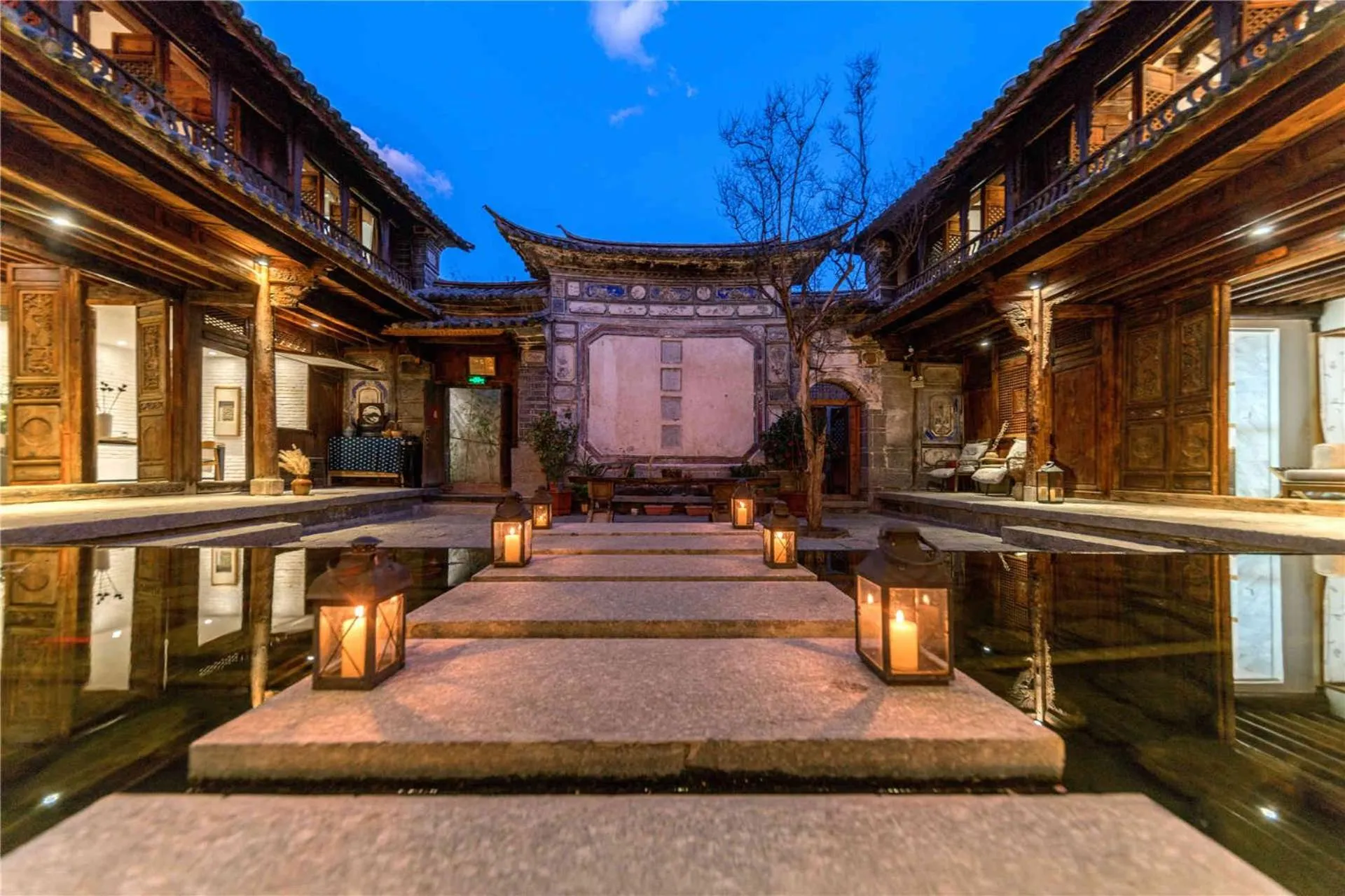 Communal lounge/ TV room in Dali Old Courtyard Boutique Inn