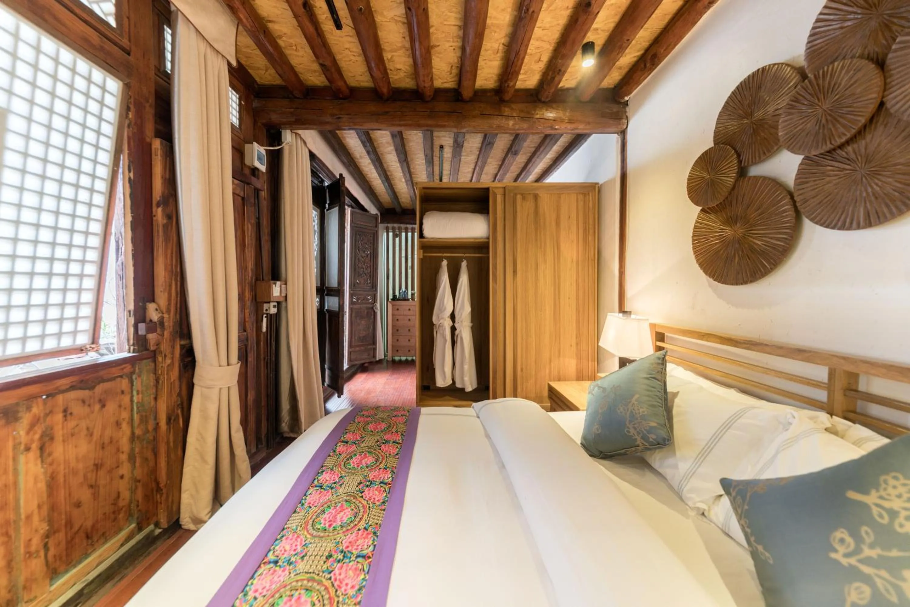 Bed in Dali Old Courtyard Boutique Inn