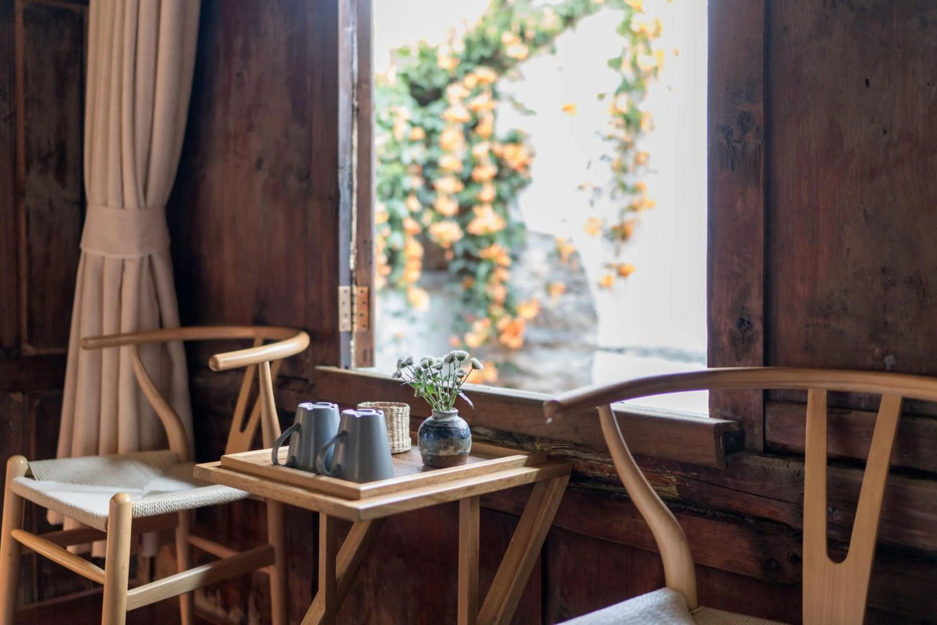 Seating area in Dali Old Courtyard Boutique Inn