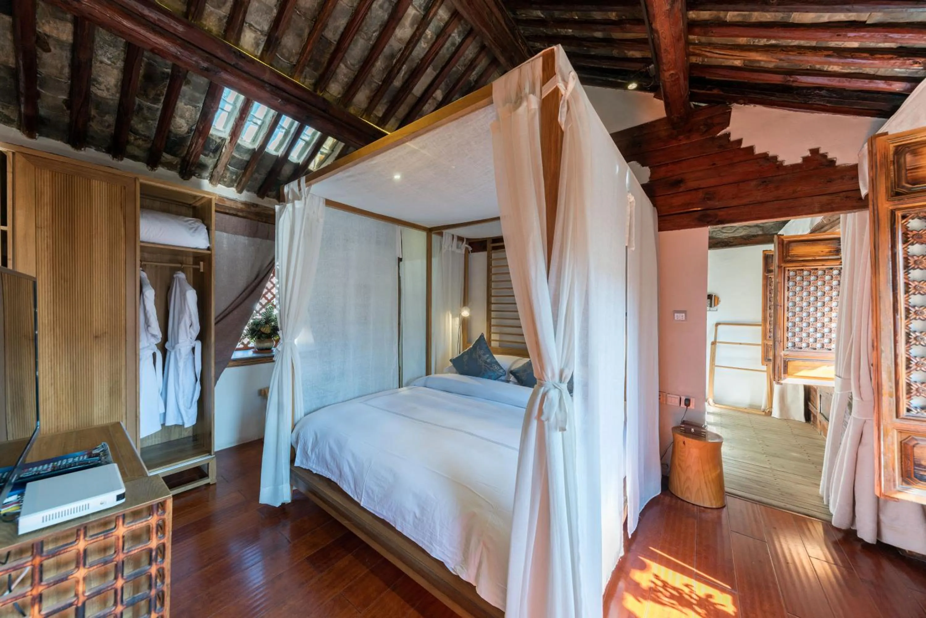 Bed in Dali Old Courtyard Boutique Inn