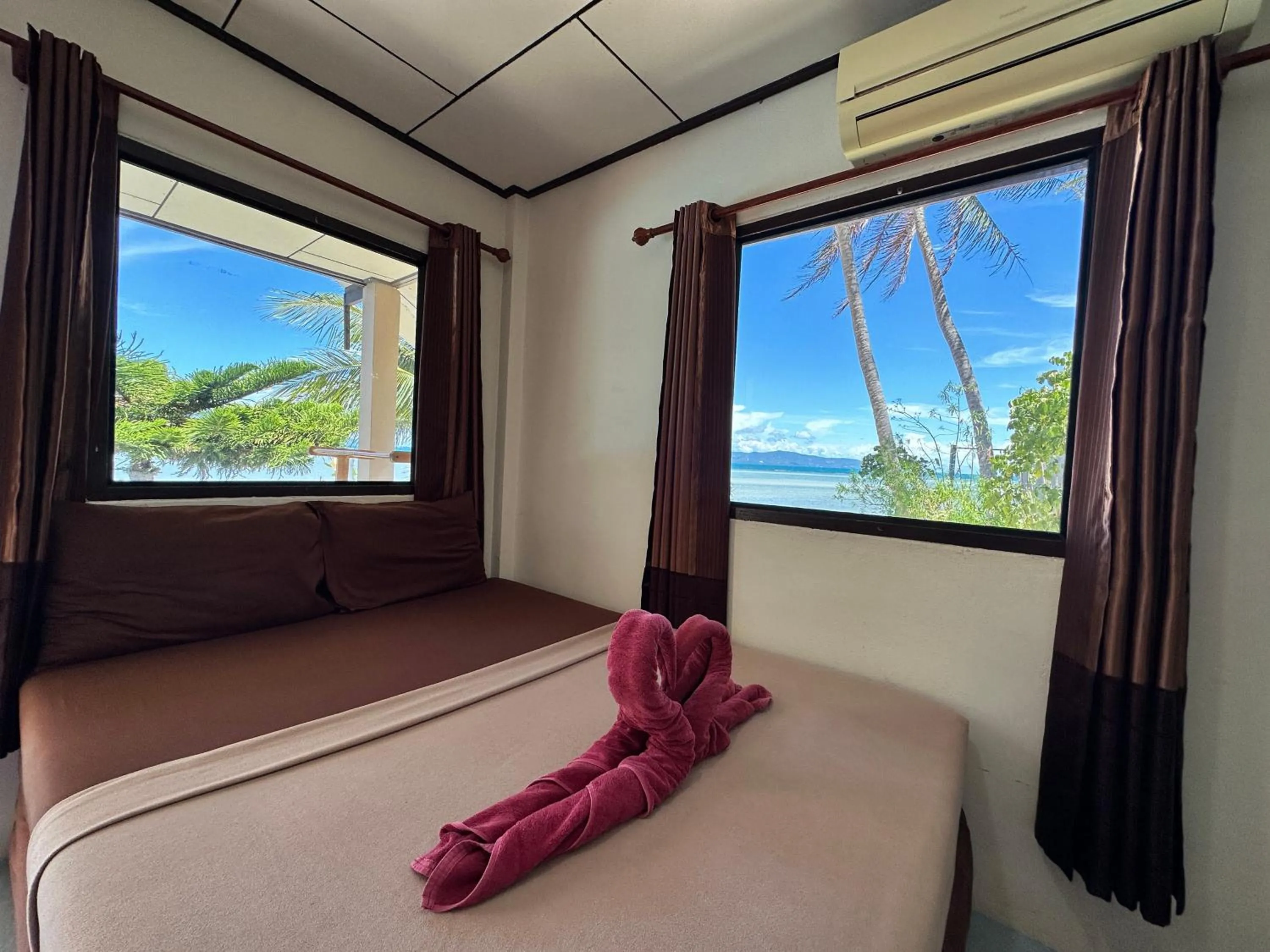 Bed in Phangan Lodge