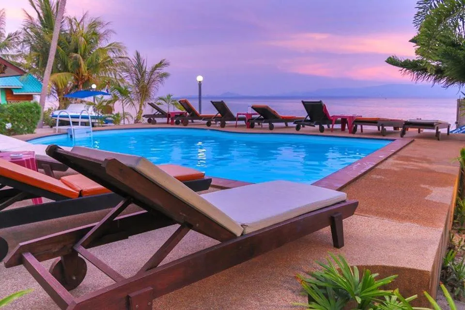 Swimming pool in Phangan Lodge