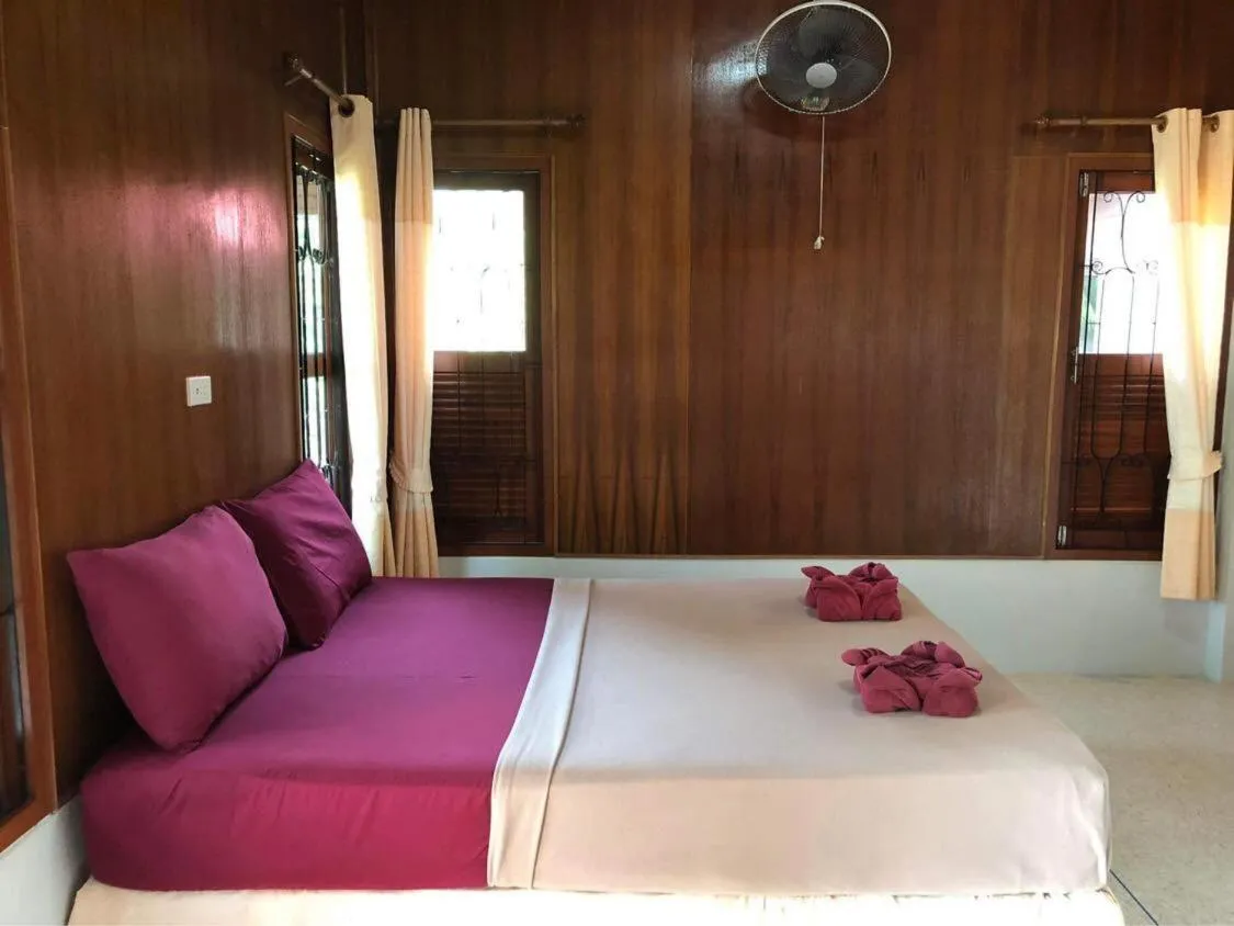 Bed in Phangan Lodge