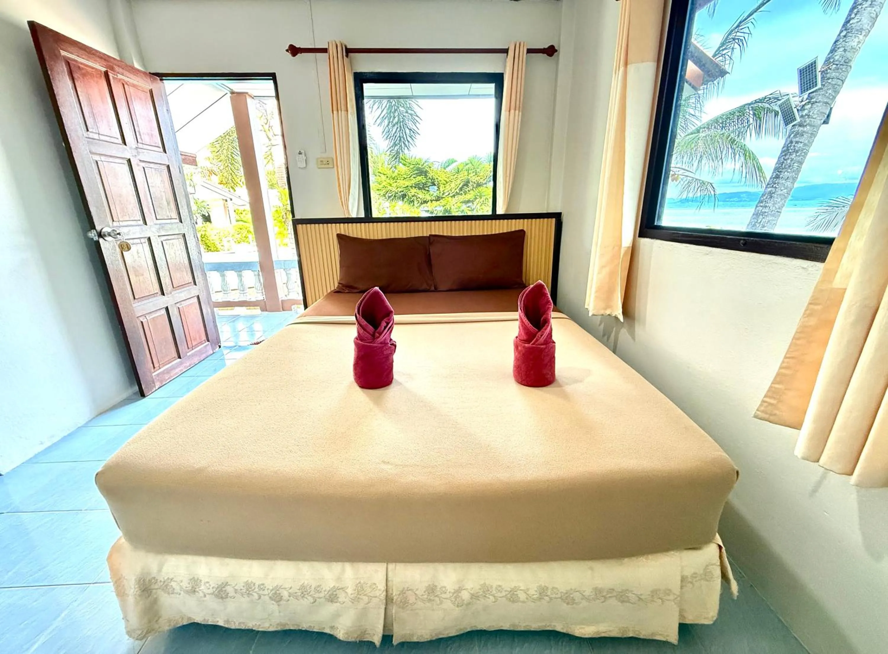 Bed in Phangan Lodge