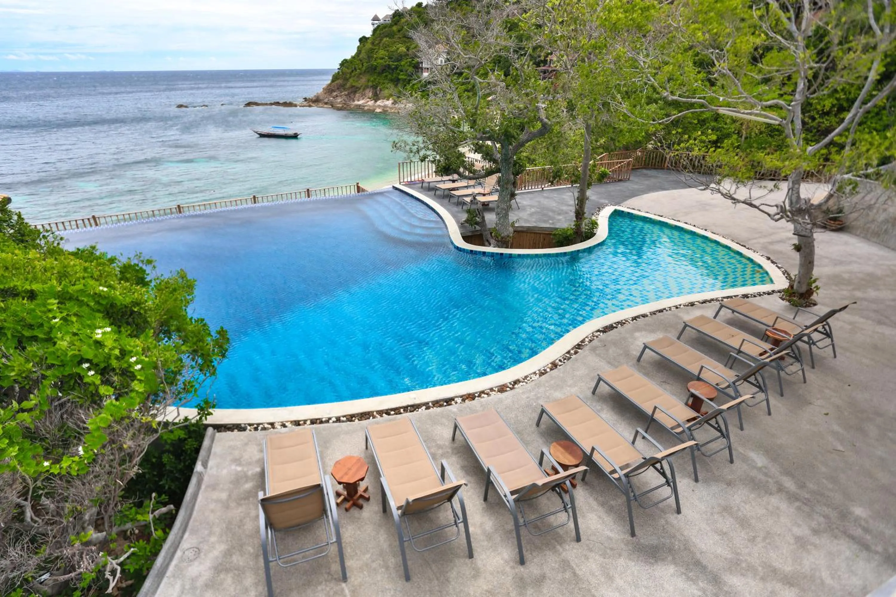 Swimming pool in Sai Daeng Resort