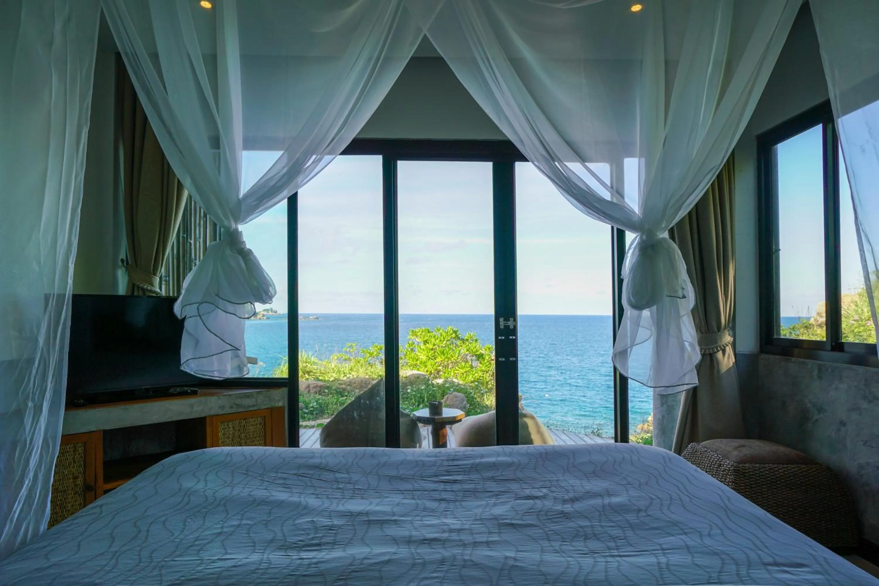 Photo of the whole room, Bed in Sai Daeng Resort