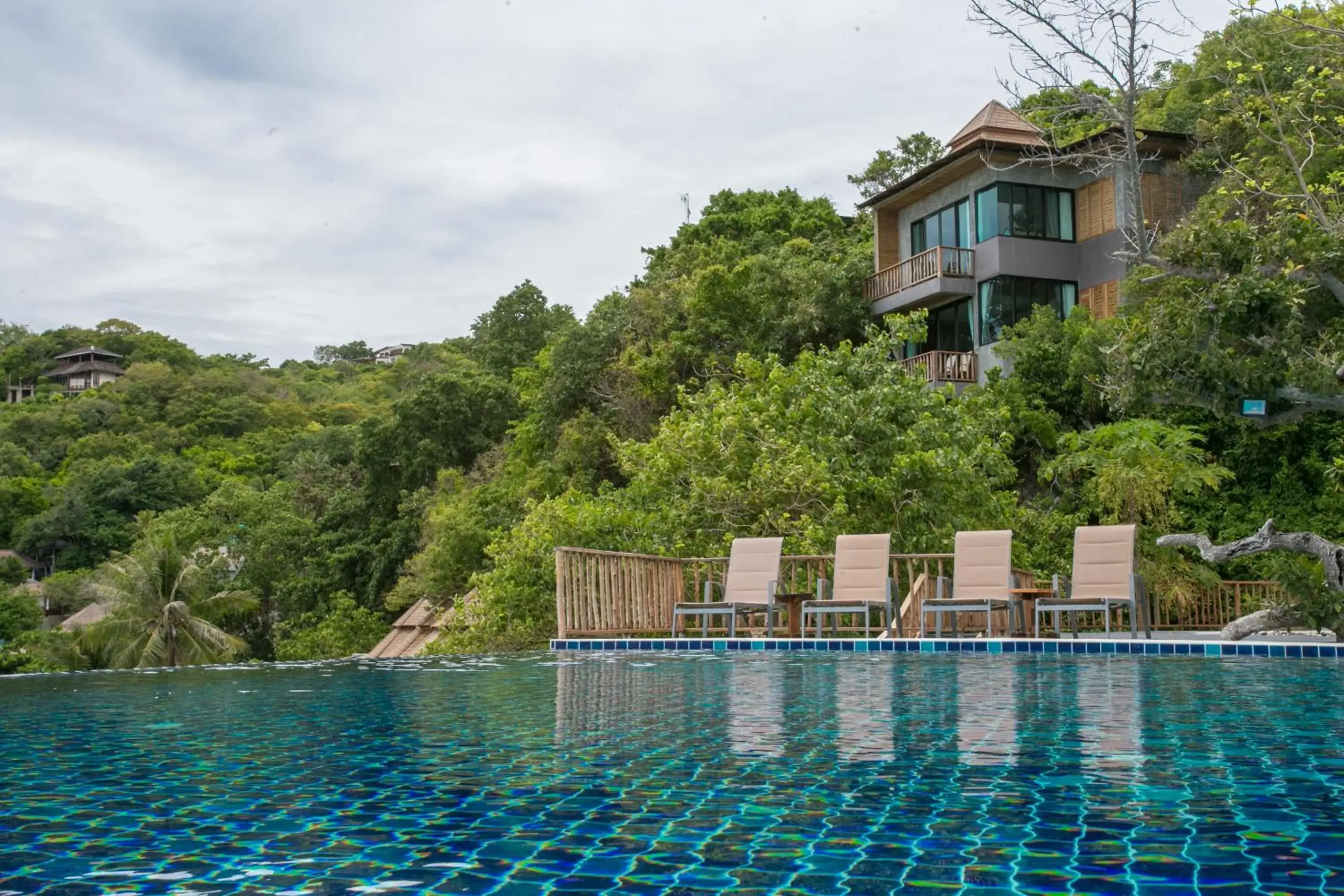 Swimming pool in Sai Daeng Resort Swimming pool in Sai Daeng Resort