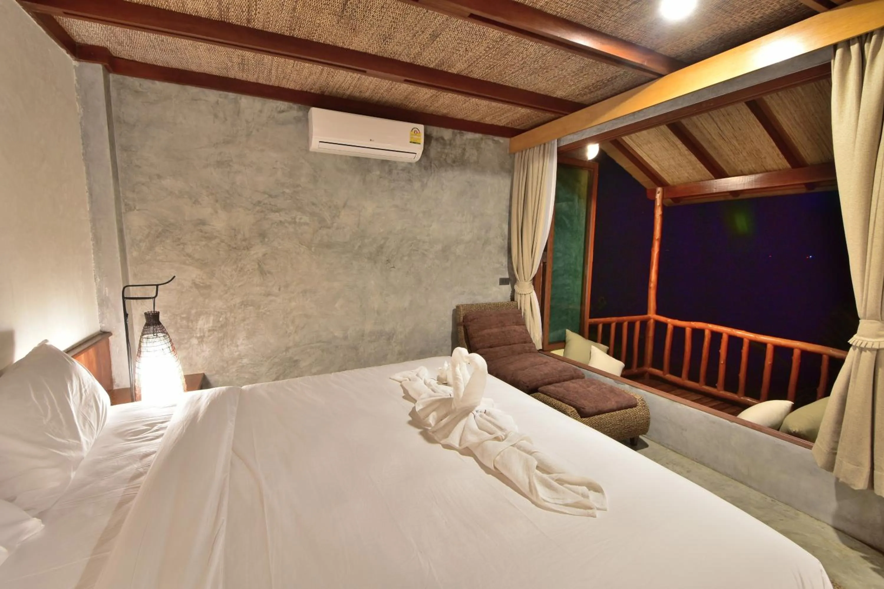Bedroom, Bed in Sai Daeng Resort