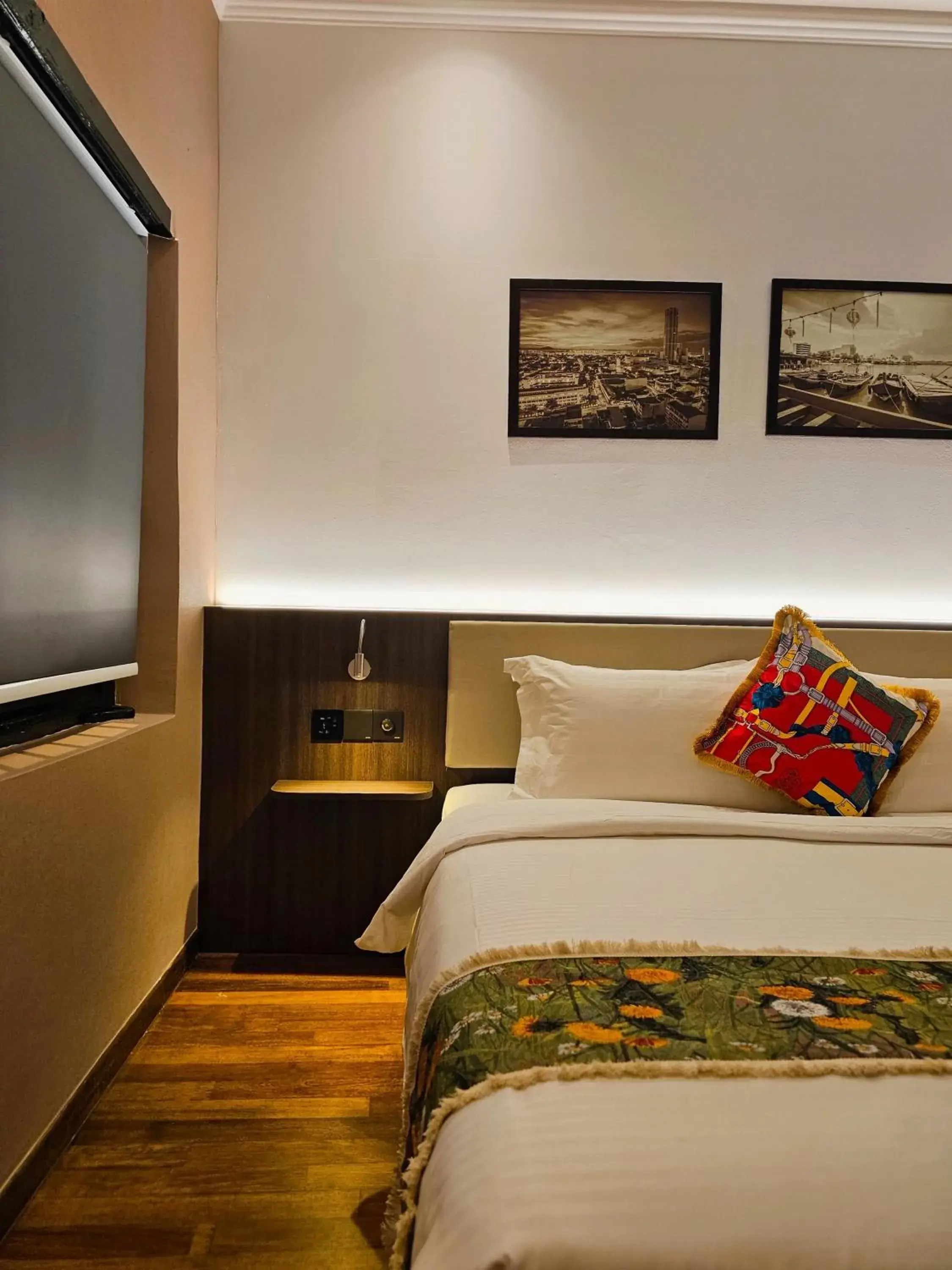 Deluxe Suite with Spa Bath in RARE Heritage House Deluxe Suite with Spa Bath in RARE Heritage House