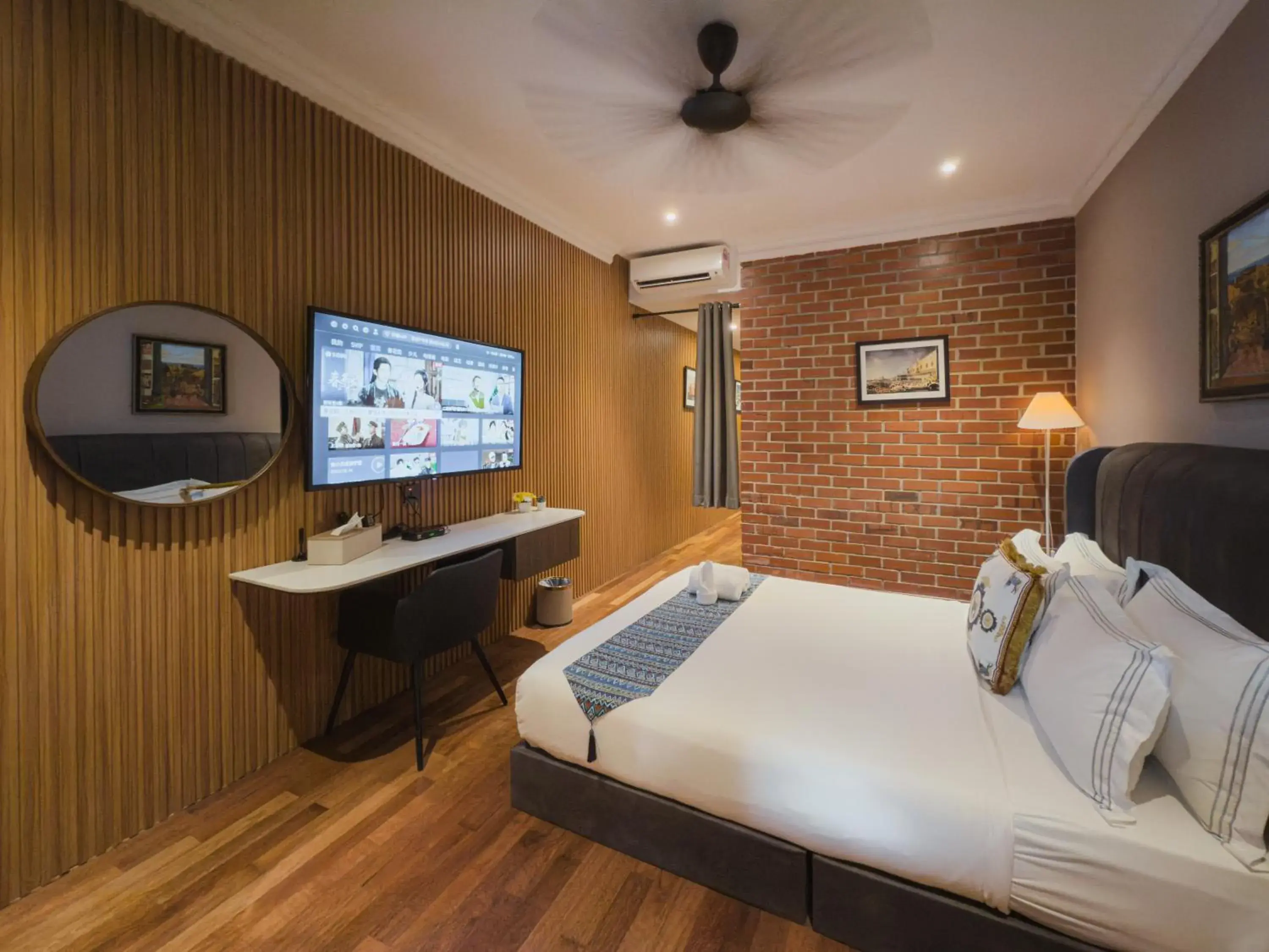 Bed in RARE Heritage House Bed in RARE Heritage House