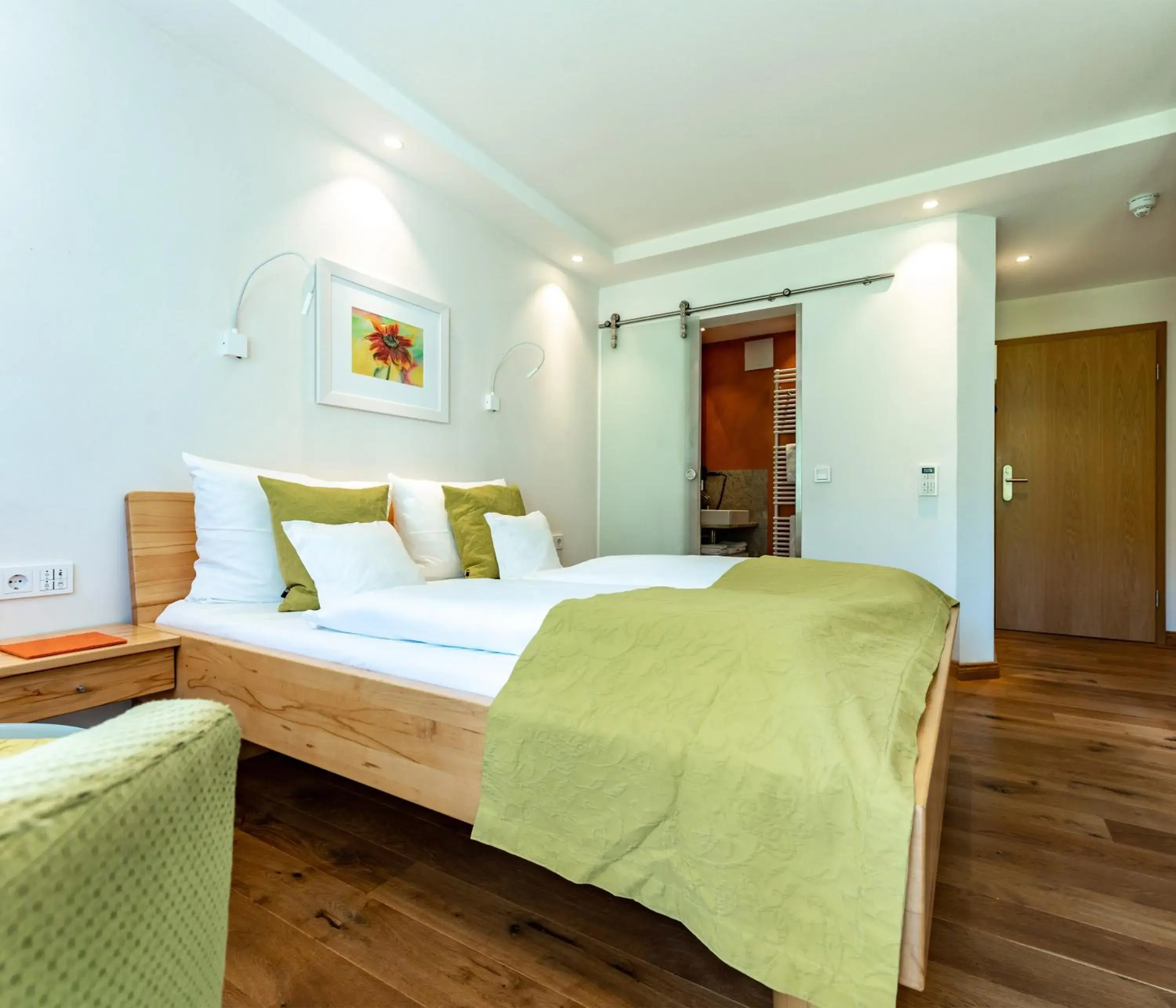 Double Room with Private Bathroom - single occupancy in Hotel Zum Ochsen Double Room with Private Bathroom - single occupancy in Hotel Zum Ochsen