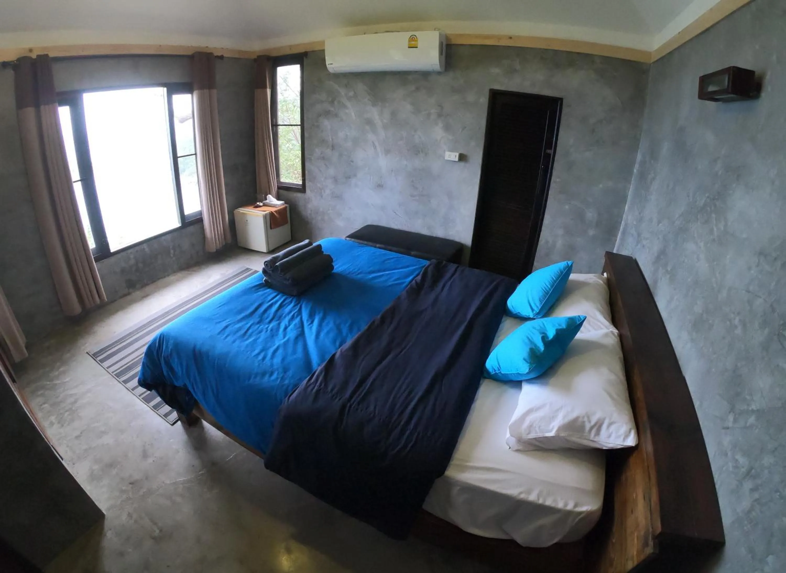 Bed in Blue Heaven Resort Koh Tao